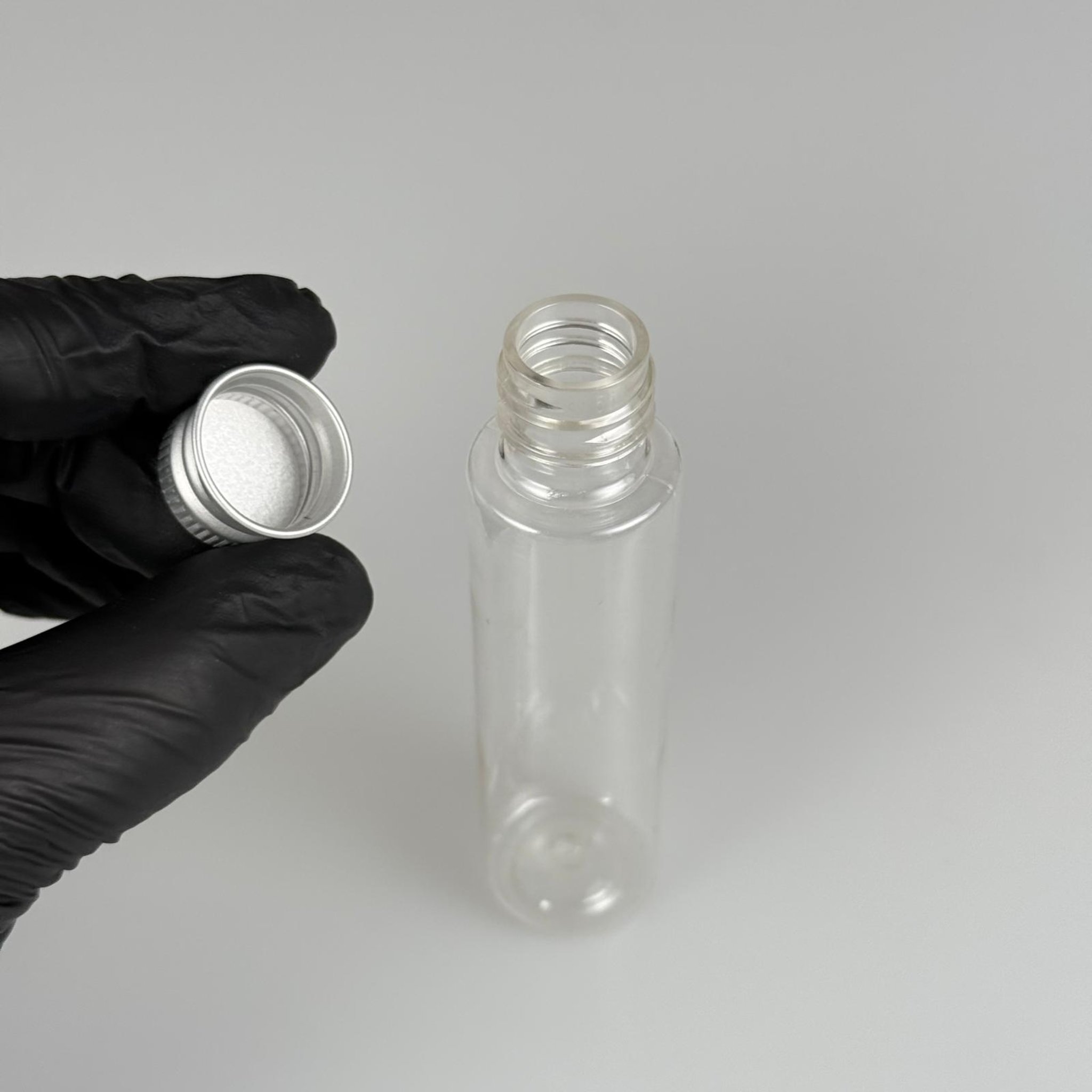 35 CC PET ŞİŞE - KÖPÜK CONTALI GÜMÜŞ ALÜMİNYUM METAL KAPAKLI TAKIM - 35 ML ŞEFFAF PET ŞİŞE