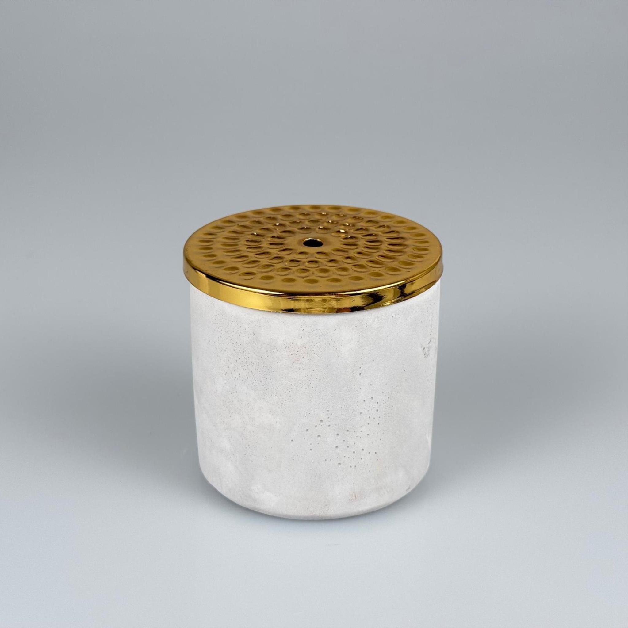 BETON MUMLUK - 100 CC - TAŞ BETONDAN MUM BARDAK - DEKORATİF MUM BARDAĞI, MİNİ SAKSI + DELİKLİ GOLD METAL KAPAK OVAL DESENLİ