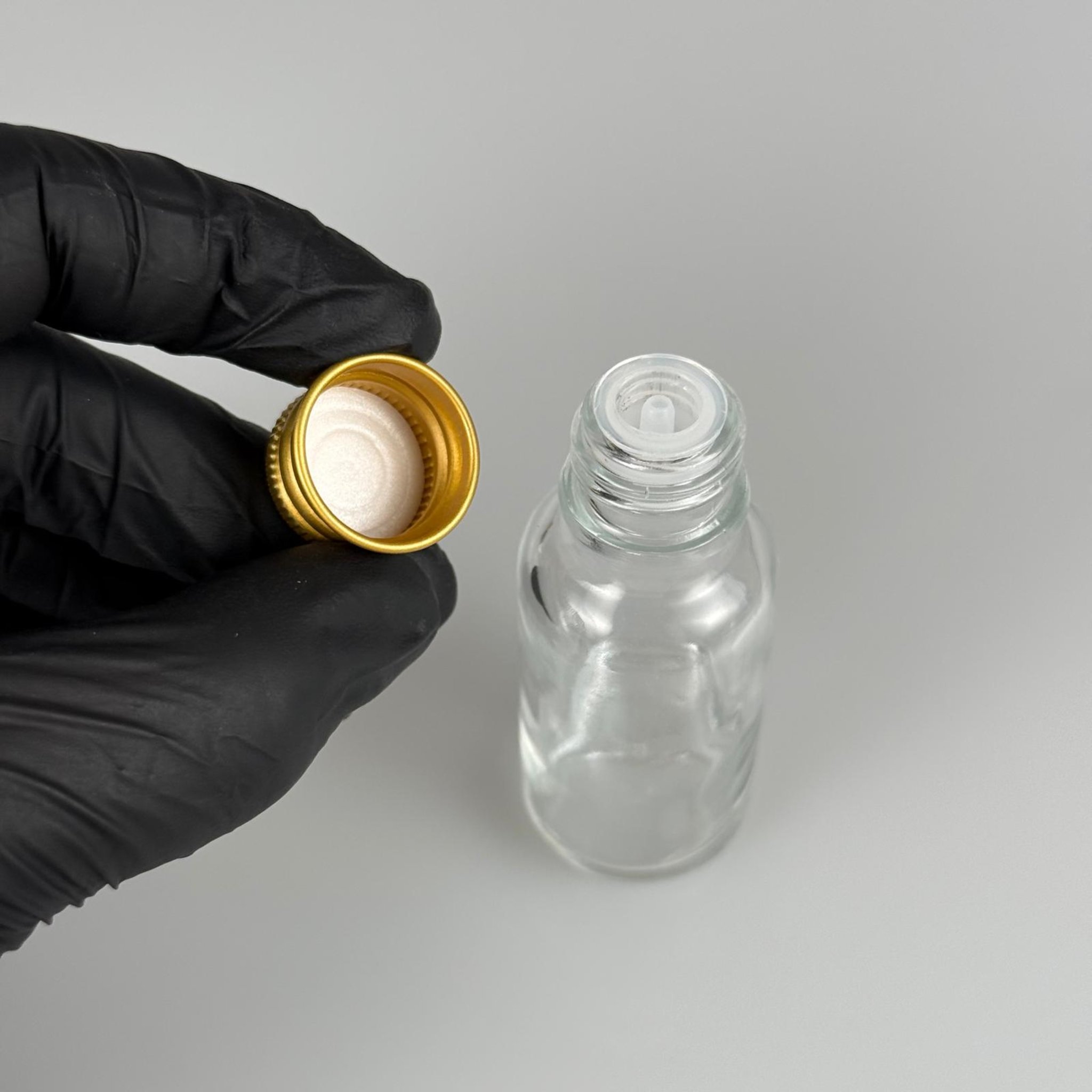 20 CC ŞEFFAF CAM ŞİŞE + KÖPÜK CONTALI GOLD ALÜMİNYUM METAL KAPAKLI + KOLONYA TIPALI TAKIM - 20 ML ŞEFFAF CAM ŞİŞE