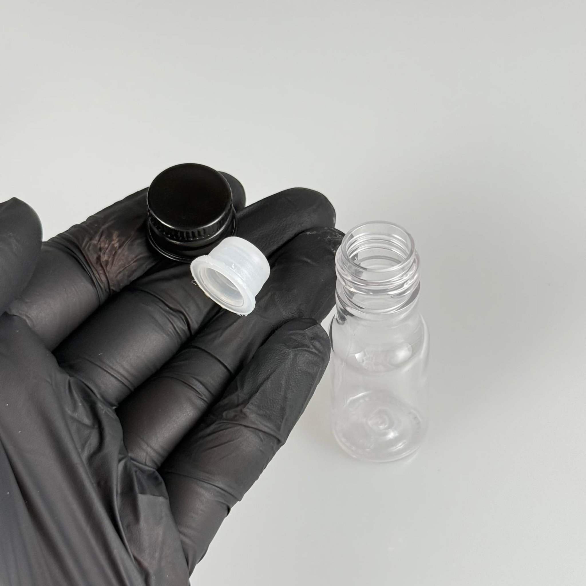 10 CC ŞEFFAF PET ŞİŞE + KÖPÜK CONTALI SİYAH ALÜMİNYUM METAL KAPAKLI + KÖR TIPALI TAKIM - 10 ML PLASTİK ŞİŞE (SİLME 15 CC)
