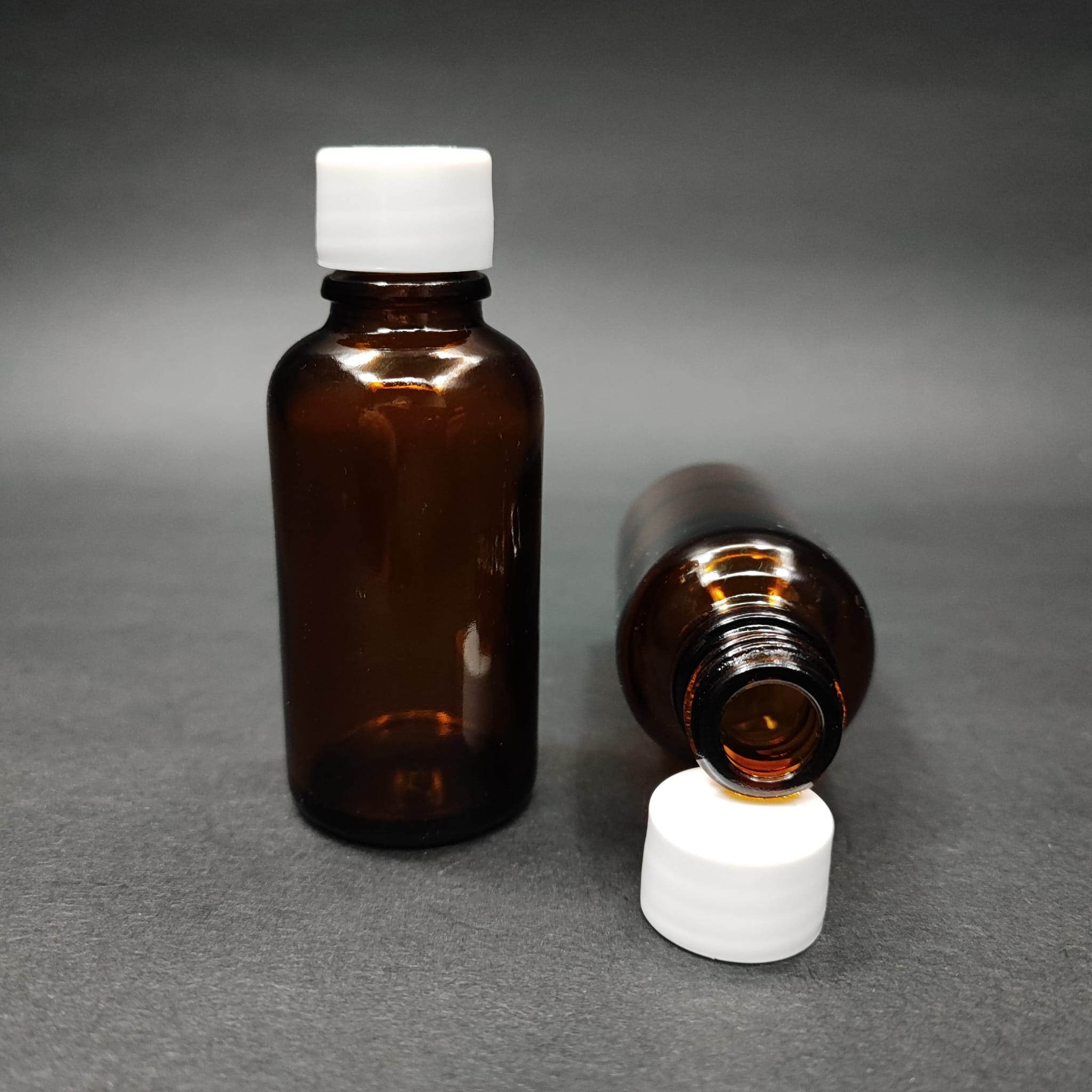 30 CC AMBER CAM ŞİŞE + KENDİNDEN CONTALI SIZDIRMAZ BEYAZ KAPAK - 30 ML KAPAKLI KAHVERENGİ CAM ŞİŞE