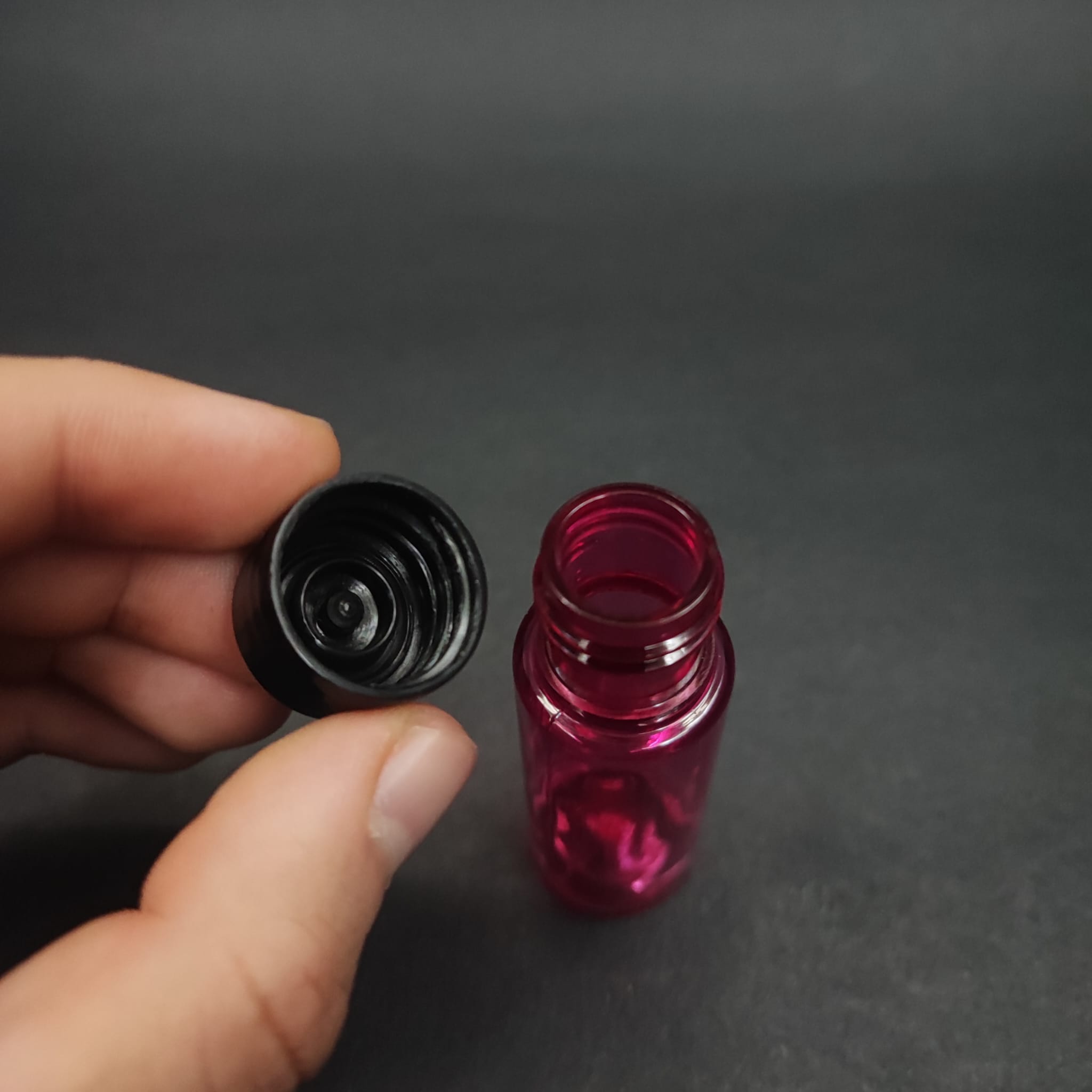 15 CC PEMBE PLASTİK ŞİŞE + KENDİNDEN CONTALI SIZDIRMAZ SİYAH KAPAK - 15 ML KAPAKLI PET ŞİŞE
