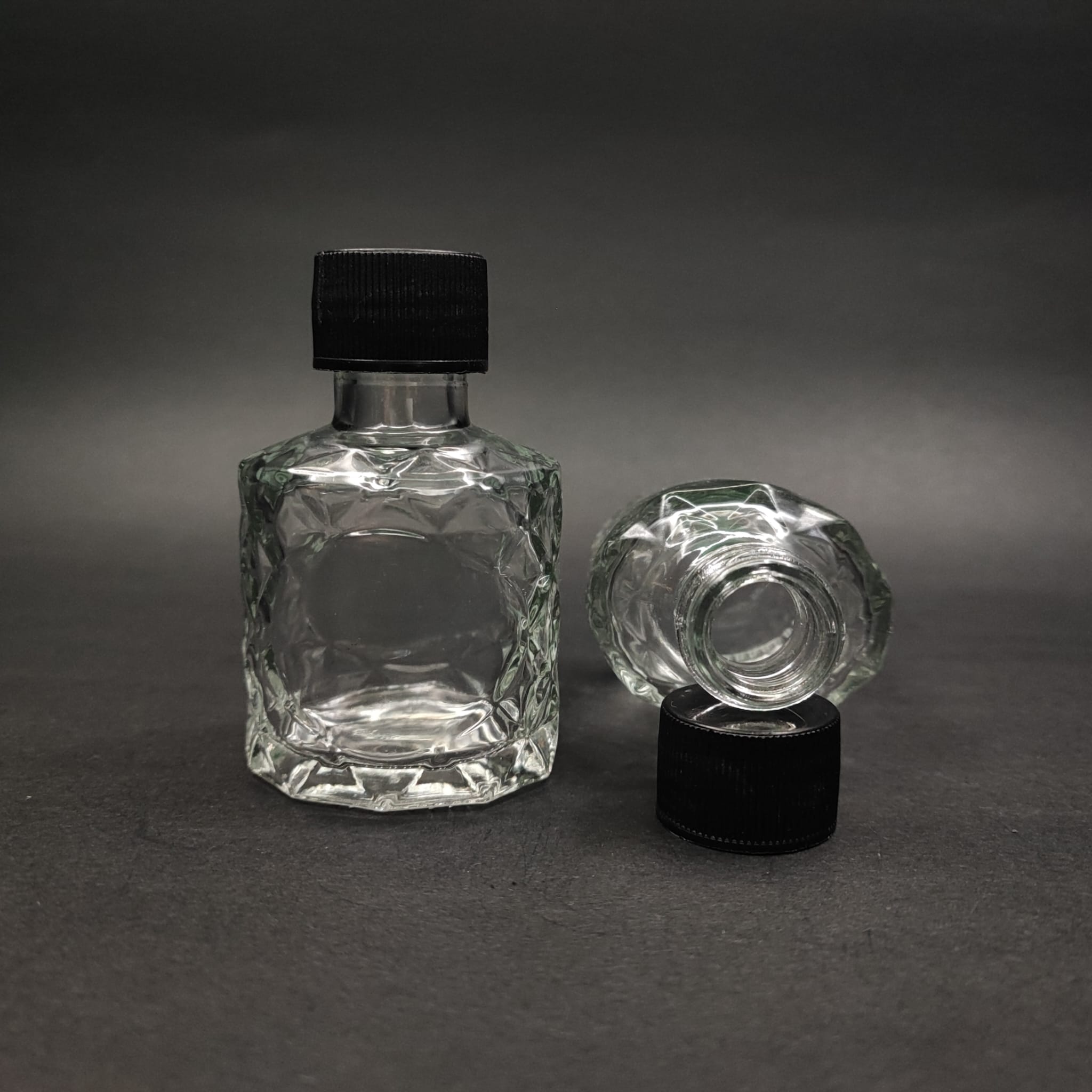 50 CC VELORA CAM ŞİŞE - CONTALI SİYAH KAPAKLI - 50 ML LÜX CAM ŞİŞE