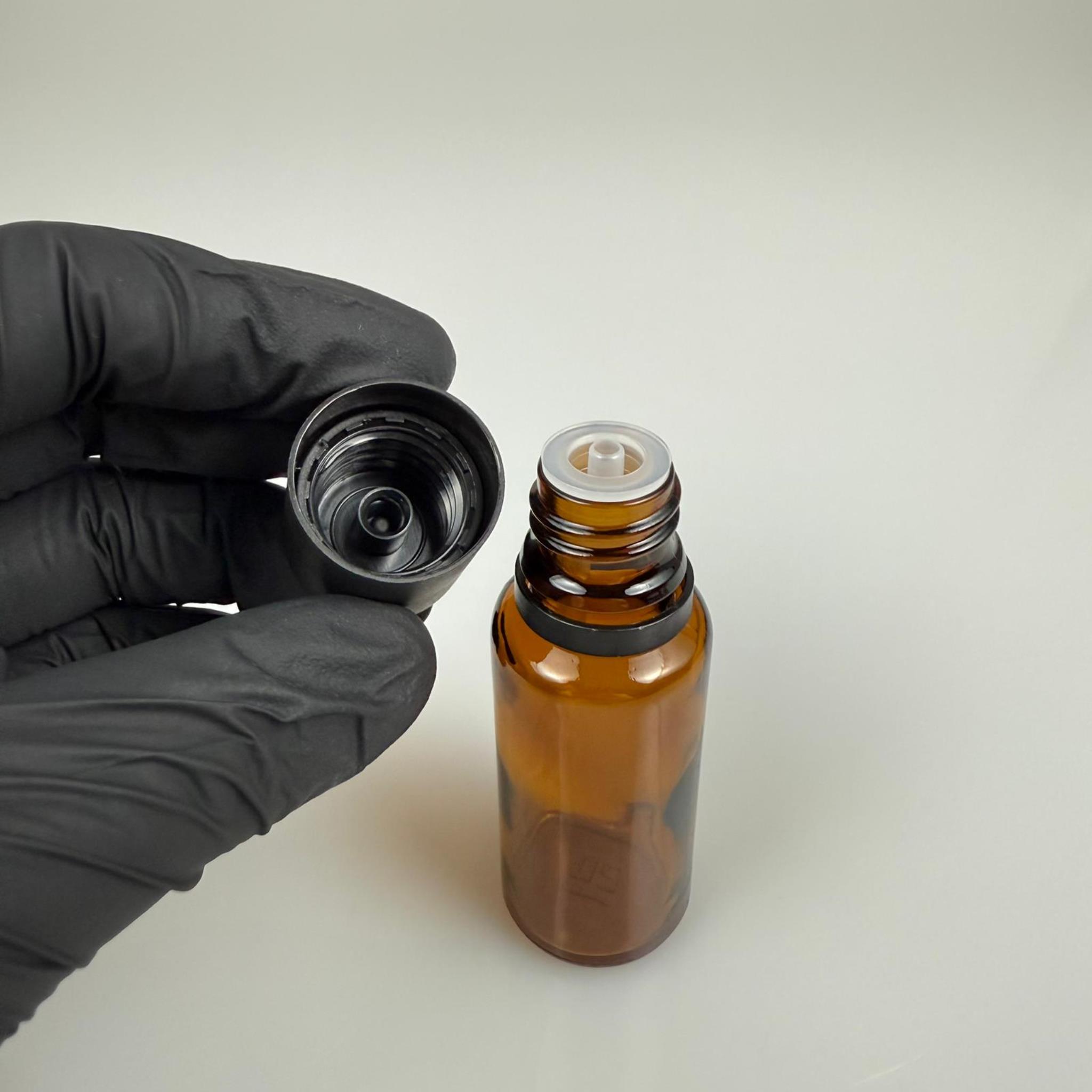 20 CC AMBER CAM ŞİŞE + İÇTEN DAMLALIKLI ÇOCUK KİLİTLİ SİYAH KAPAK - KAHVERENGİ 20 ML KİLİT KAPAKLI DAMLATMALI ŞİŞE