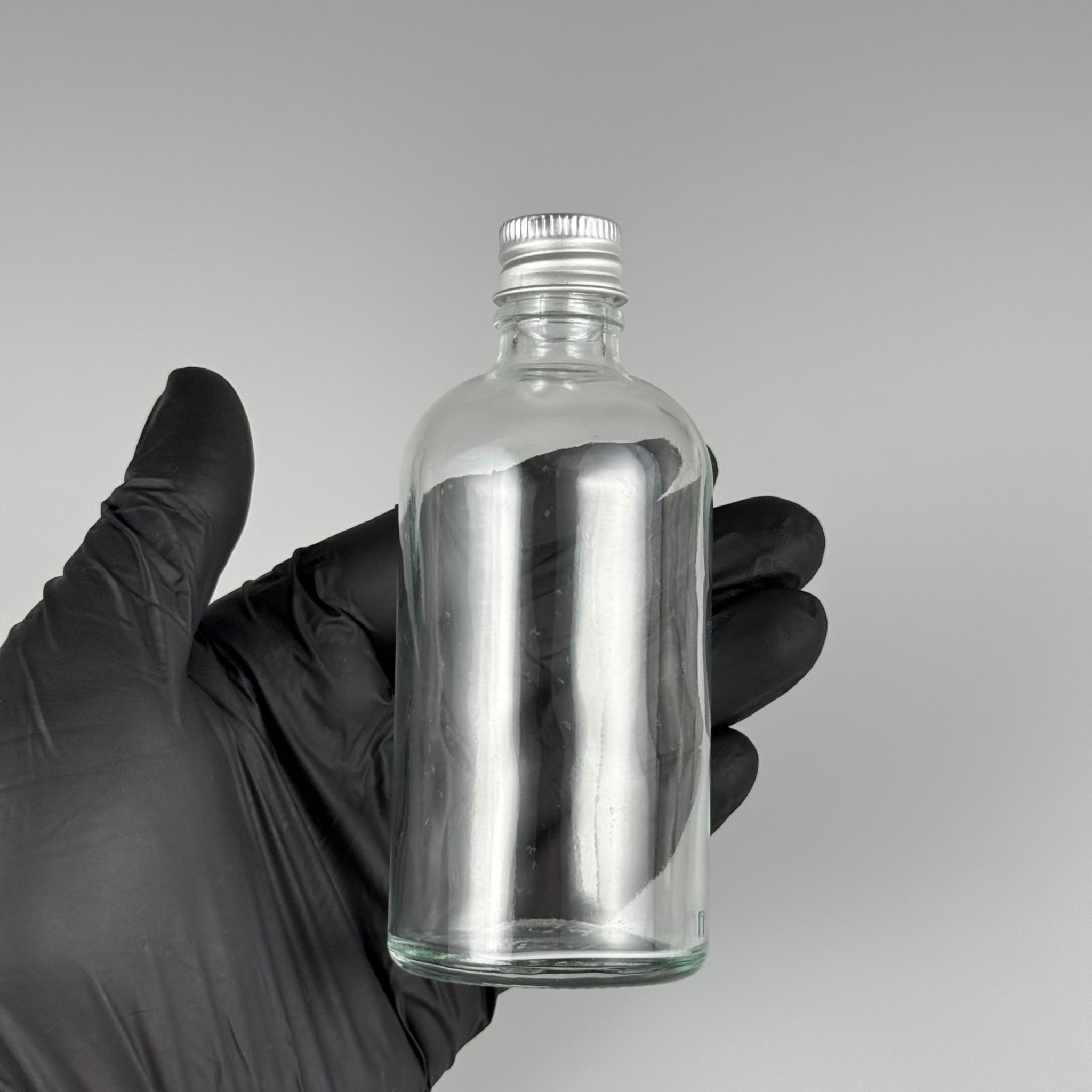 100 CC ŞEFFAF CAM ŞİŞE + KÖPÜK CONTALI GÜMÜŞ ALÜMİNYUM METAL KAPAKLI + KOLONYA TIPALI TAKIM - 100 ML ŞEFFAF CAM ŞİŞE