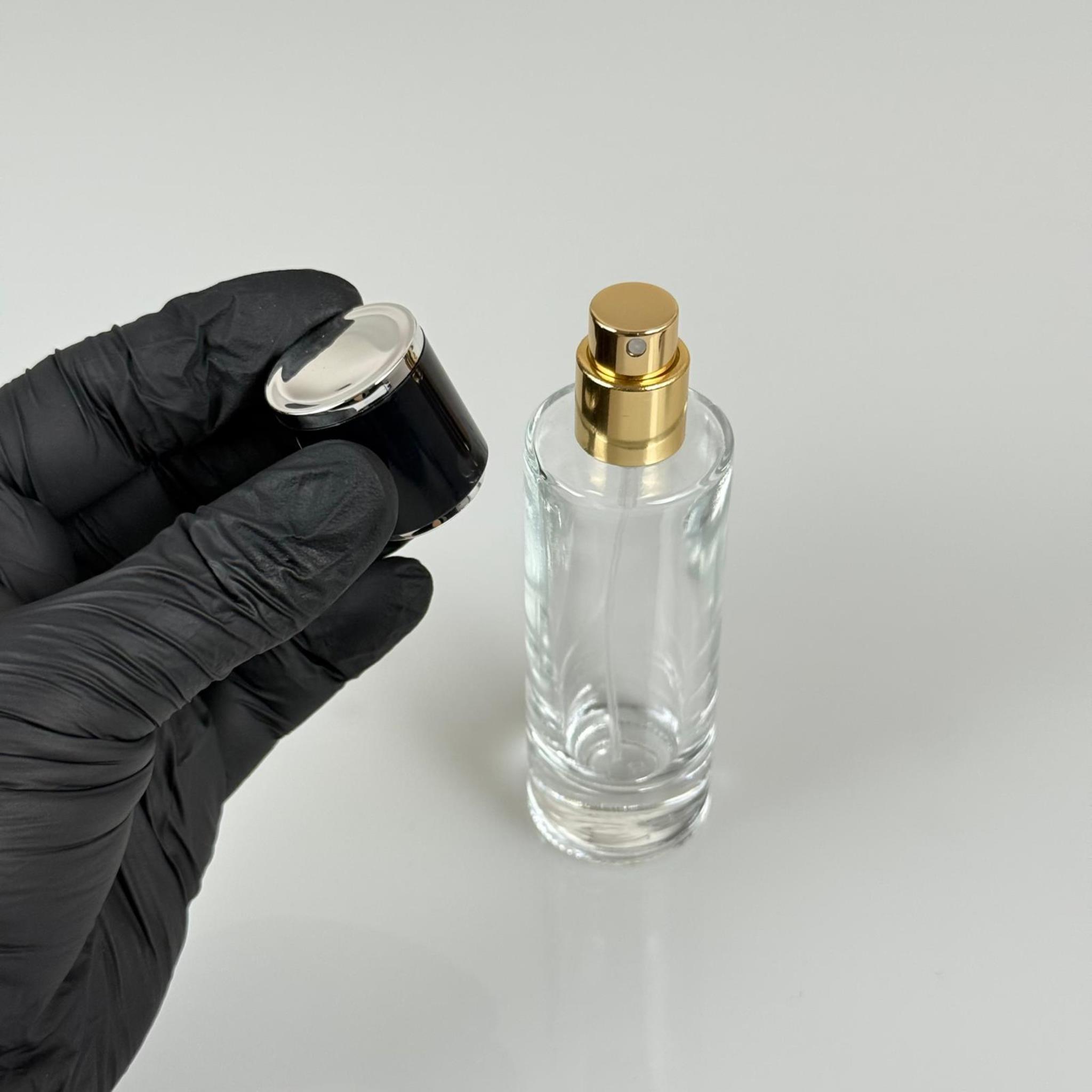 30 ML SİLİNDİR UZUN MODEL PARFÜM ŞİŞESİ - GOLD METAL SPREYLİ + GÜMÜŞ SİYAH KAPAKLI (AĞIZ 15 MM GEÇME KOLAY KAPAMA)