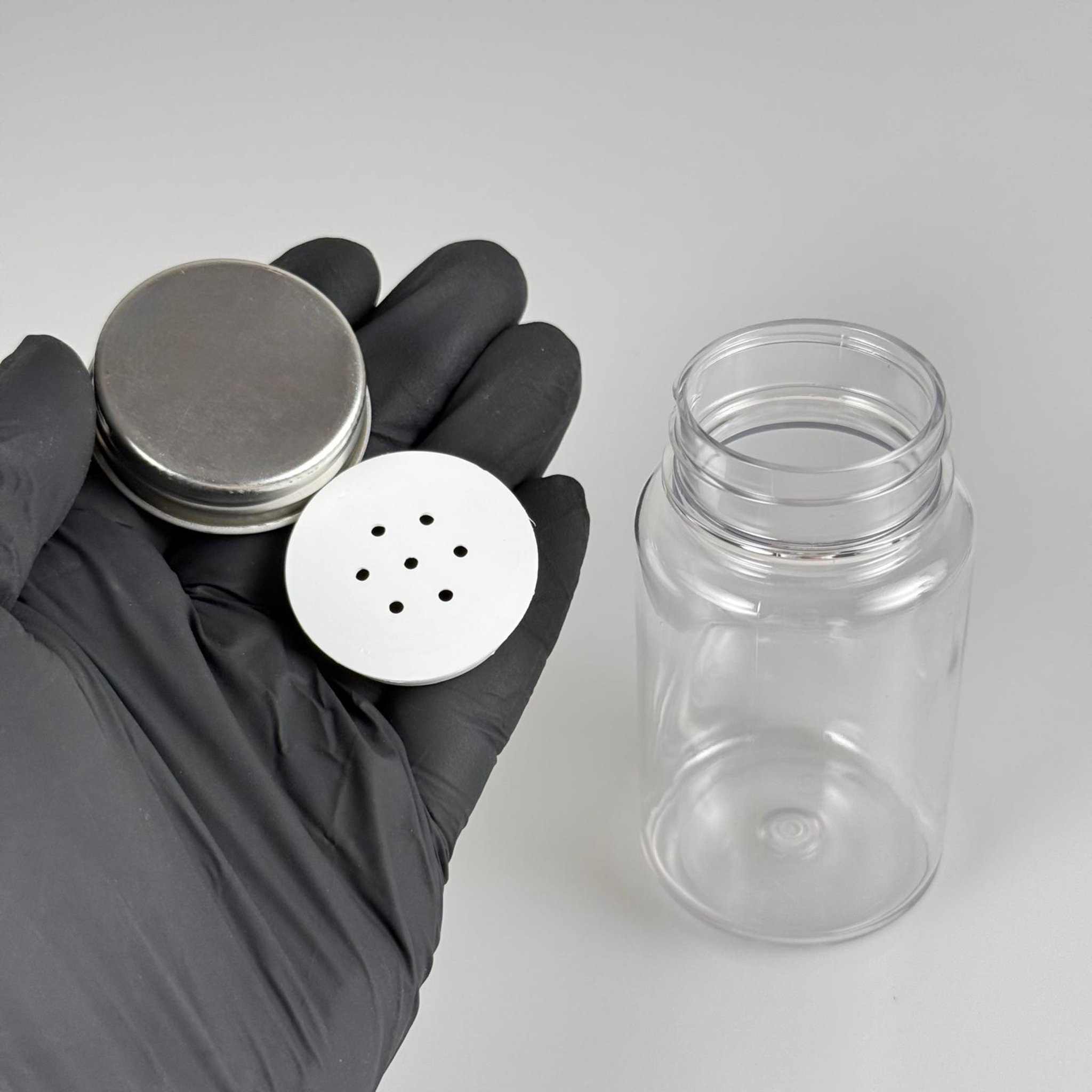 100 CC ŞEFFAF PET PUDRA ŞİŞESİ + GÜMÜŞ METAL KAPKLI + PUDRA TIPALI TAKIM - 100 ML PUDRA KUTUSU, EKO TUZLUK