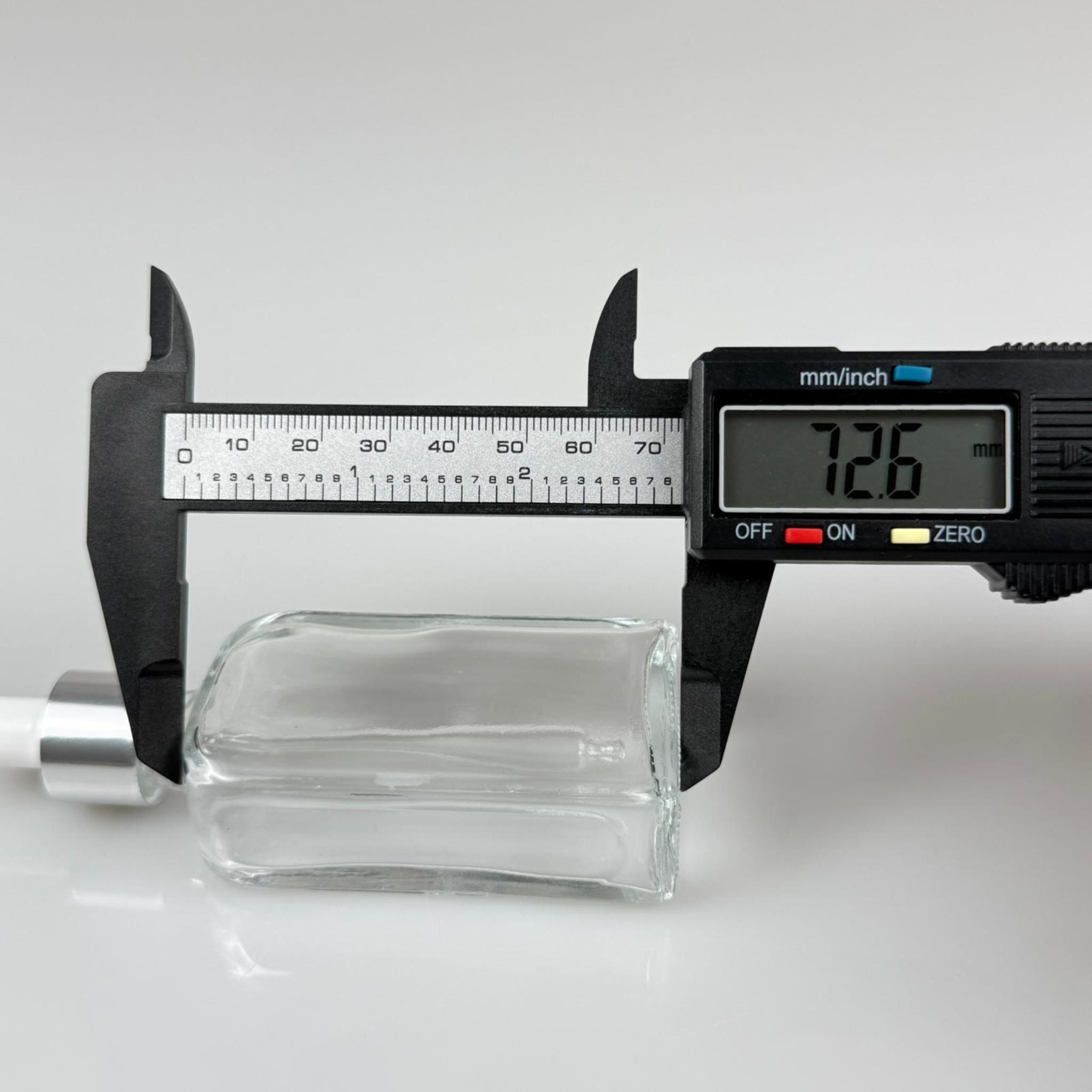 50 CC YASSI DİKDÖRTGEN PRESTİJLİ CAM DAMLALIKLI ŞİŞE - BEYAZ EMZİK - GÜMÜŞ METALİK KAPAK - 50 ML CAM DAMLALIKLI ŞİŞE - DAMLALIKLI BOŞ ŞİŞE
