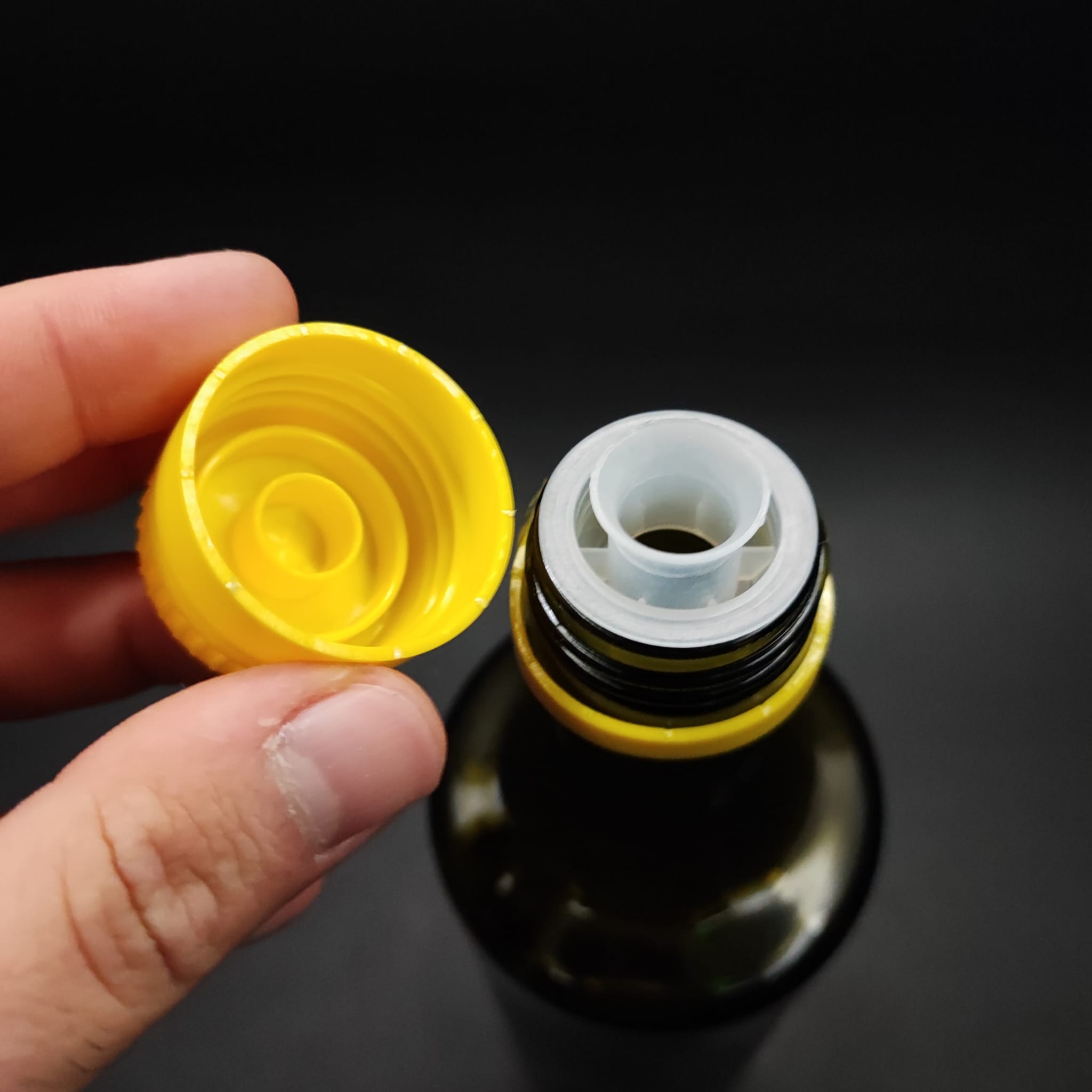 250 CC GEOLİVE YEŞİL CAM ŞİŞE - KİLİTLİ SARI AKITICILI DROP - STOP KAPAKLI - 0,25 LİTRE YAĞ ŞİŞESİ - SİRKE ŞİŞESİ - ZEYTİNYAĞ İÇİN BOŞ CAM ŞİŞE