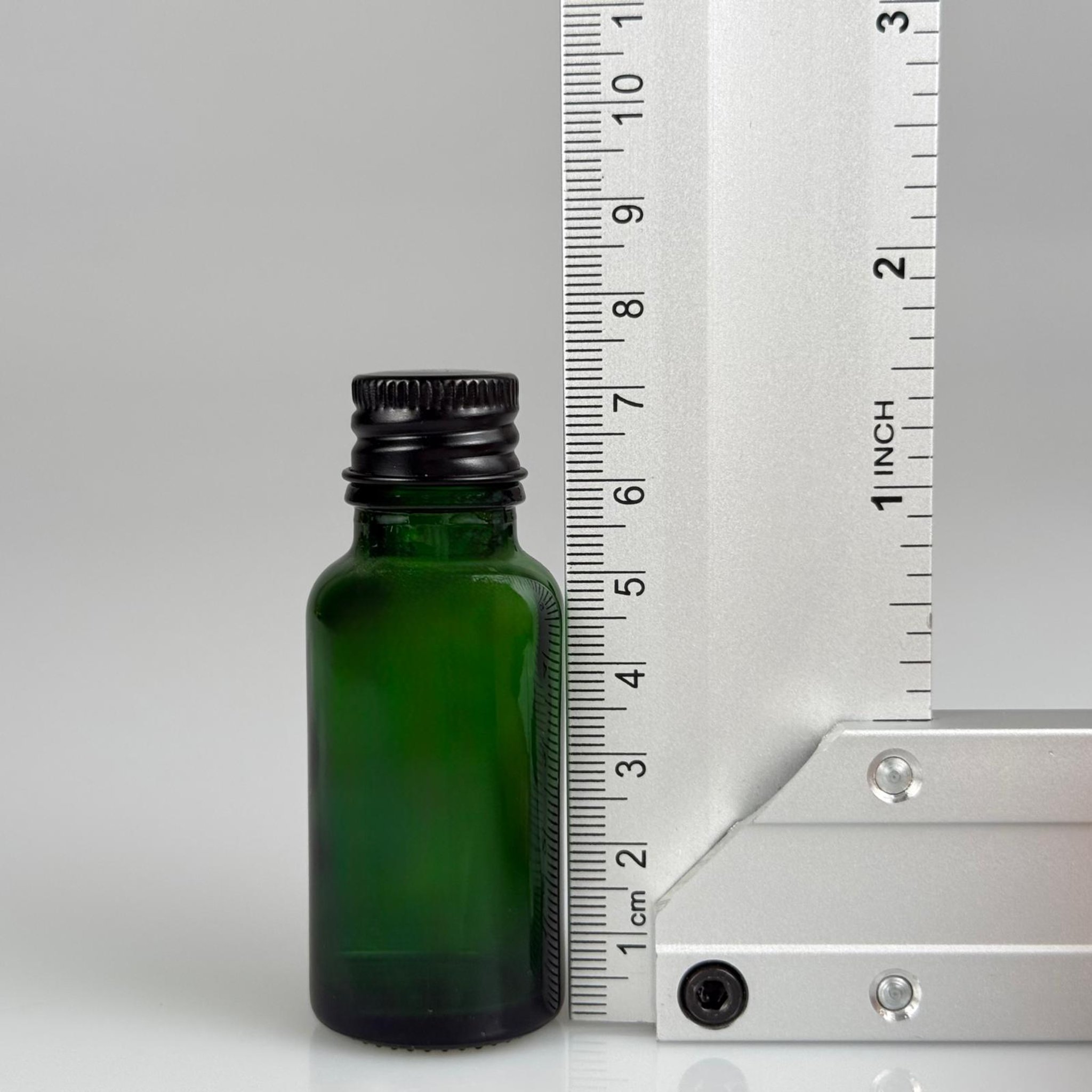 20 CC YEŞİL CAM ŞİŞE + KÖPÜK CONTALI SİYAH ALÜMİNYUM METAL KAPAKLI TAKIM - 20 ML YEŞİL CAM ŞİŞE