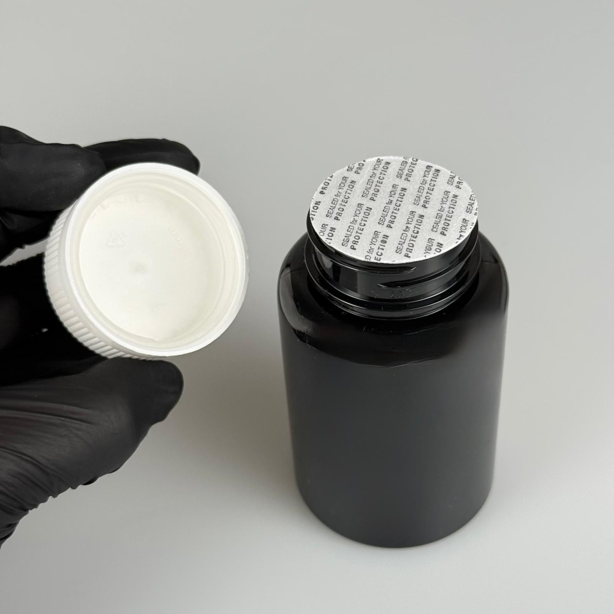 150 ML CONTALI ÇOCUK KİLİT KAPAKLI TABLET ŞİŞESİ  - 150 CC SİYAH PET KAVANOZ + 38 MM BEYAZ ÇOCUK KİLİTLİ KAPAK + KENDİNDEN YAPIŞKANLI KÖPÜK CONTA TAKIM -  KAPSÜL KUTUSU - İLAÇ ŞİŞESİ - MEDİKAL HAP ŞİŞESİ - FARMASÖTİK KAVANOZ