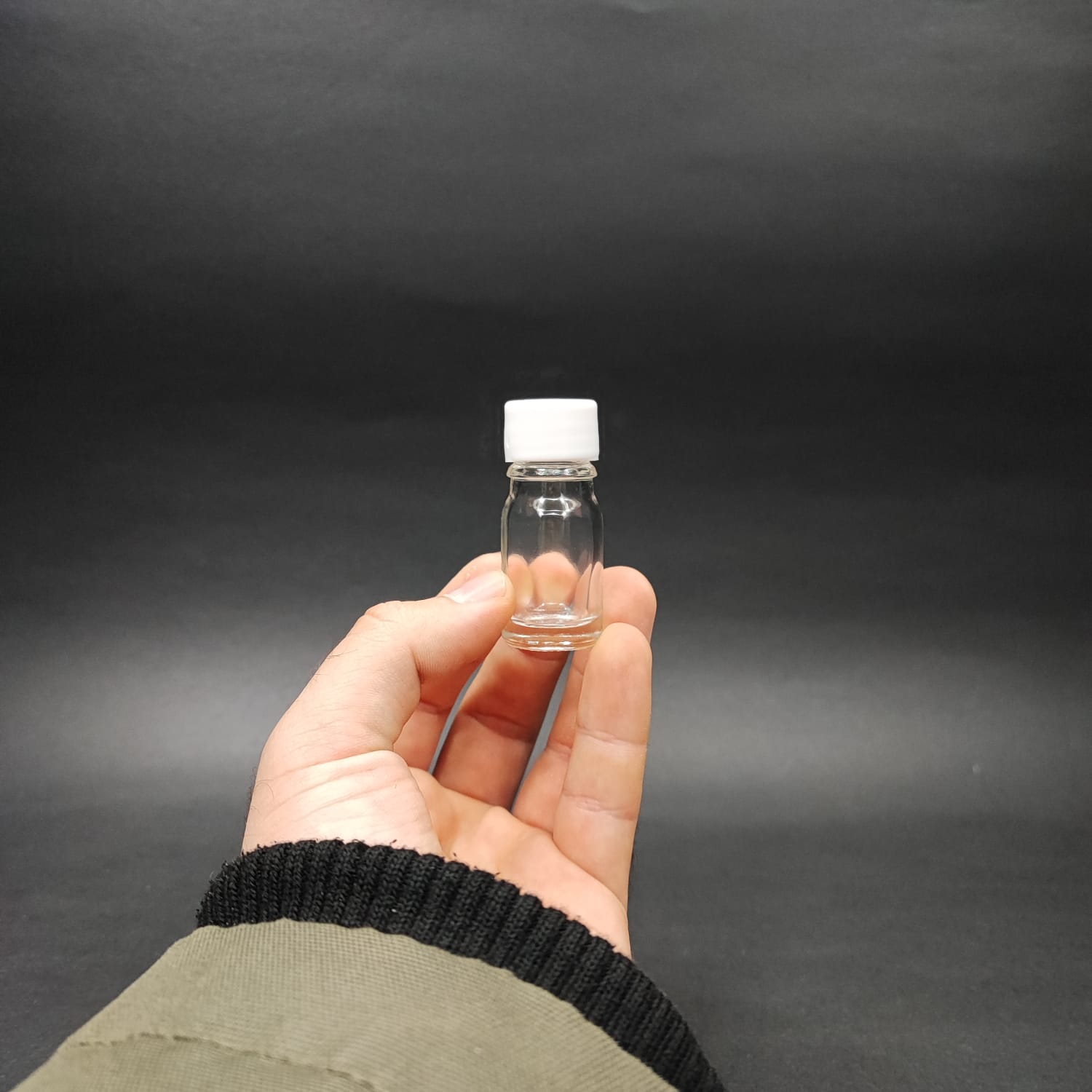 5 CC ŞEFFAF CAM ŞİŞE + KENDİNDEN CONTALI SIZDIRMAZ BEYAZ KAPAK - 20 ML KAPAKLI CAM ŞİŞE