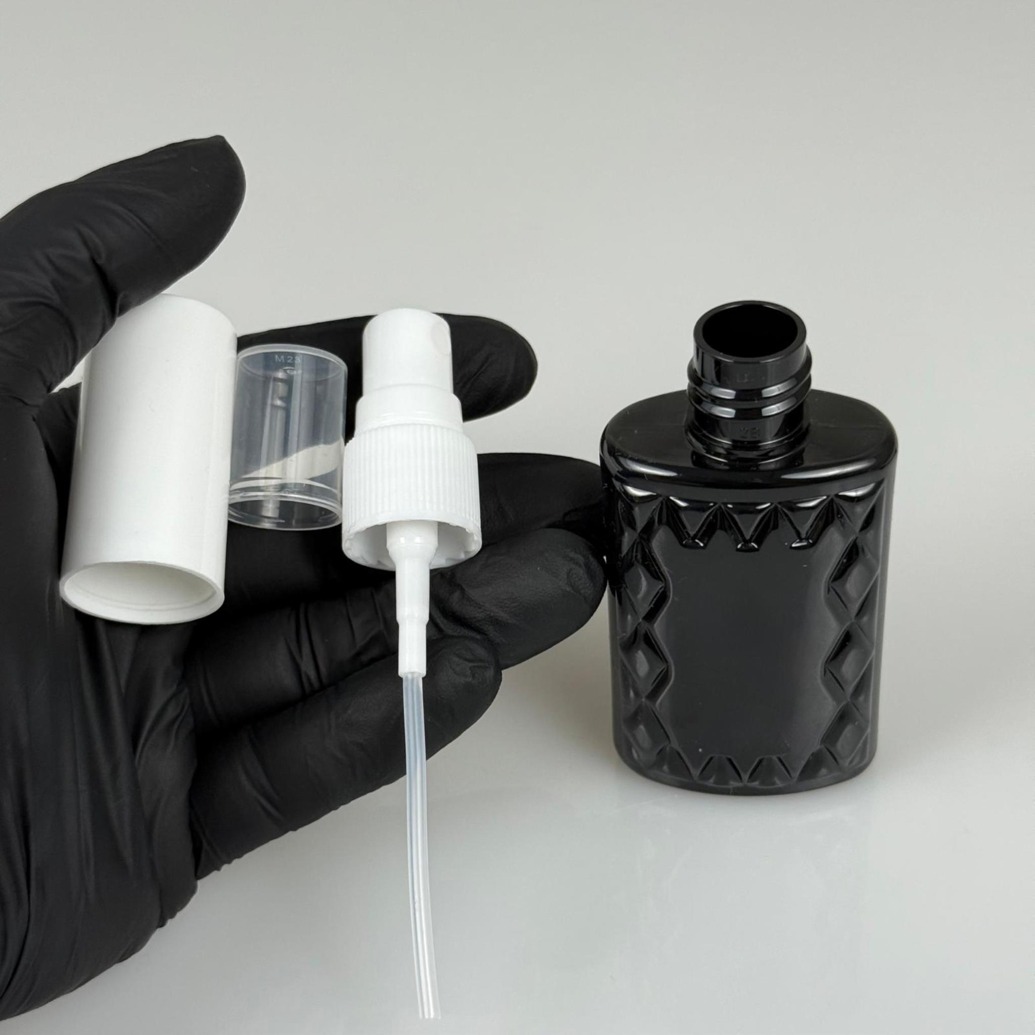 50 CC SİYAH PET KÖŞELİ PARFÜM ŞİŞESİ - BEYAZ SPREYLİ - BEYAZ KORUMA KAPAKLI - 50 ML PLASTİK PARFÜM - KOLONYA ŞİŞESİ