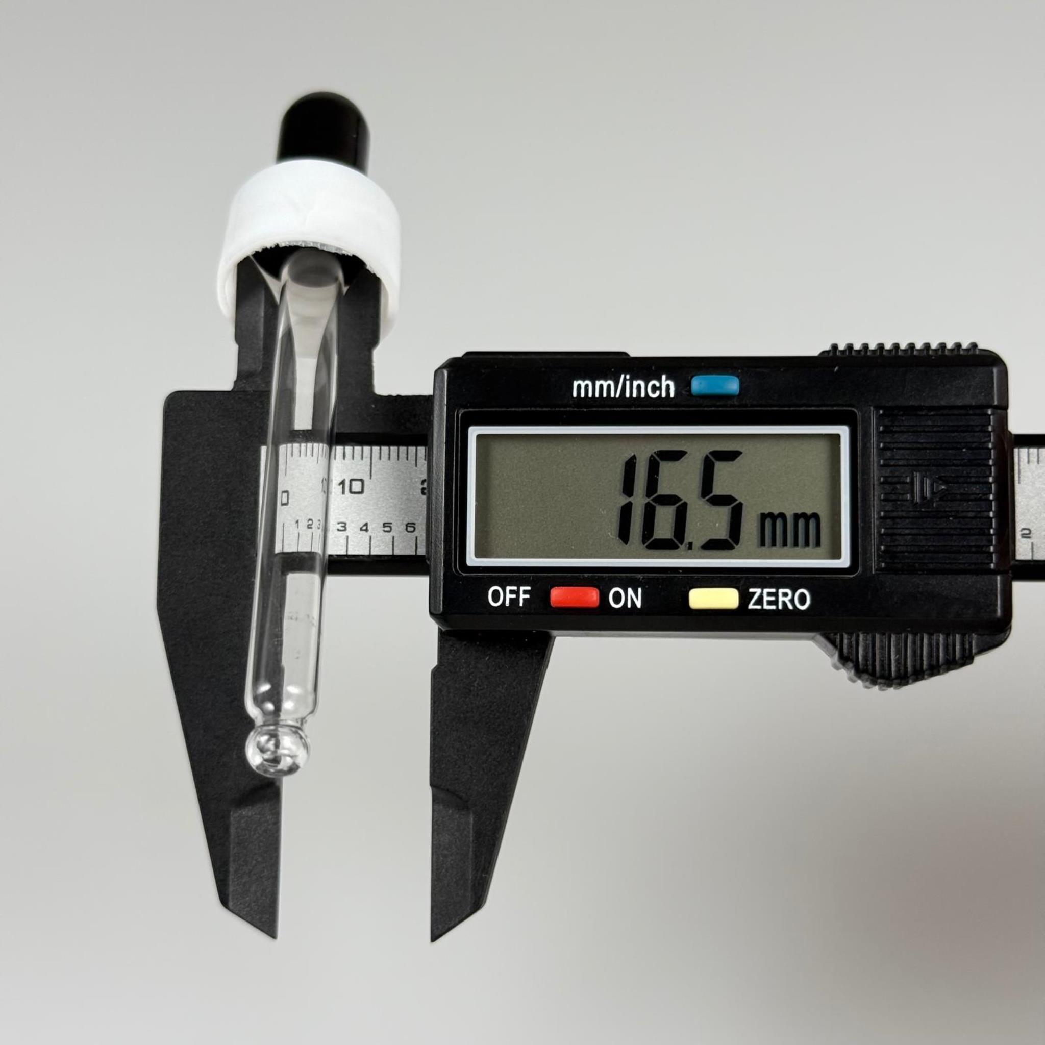 18 MM CAM DAMLALIKLI TAKIM - SİYAH EMZİK +  DELİKLİ PLASTİK DÜZ BEYAZ KAPAK + 77 MM CAM PİPET