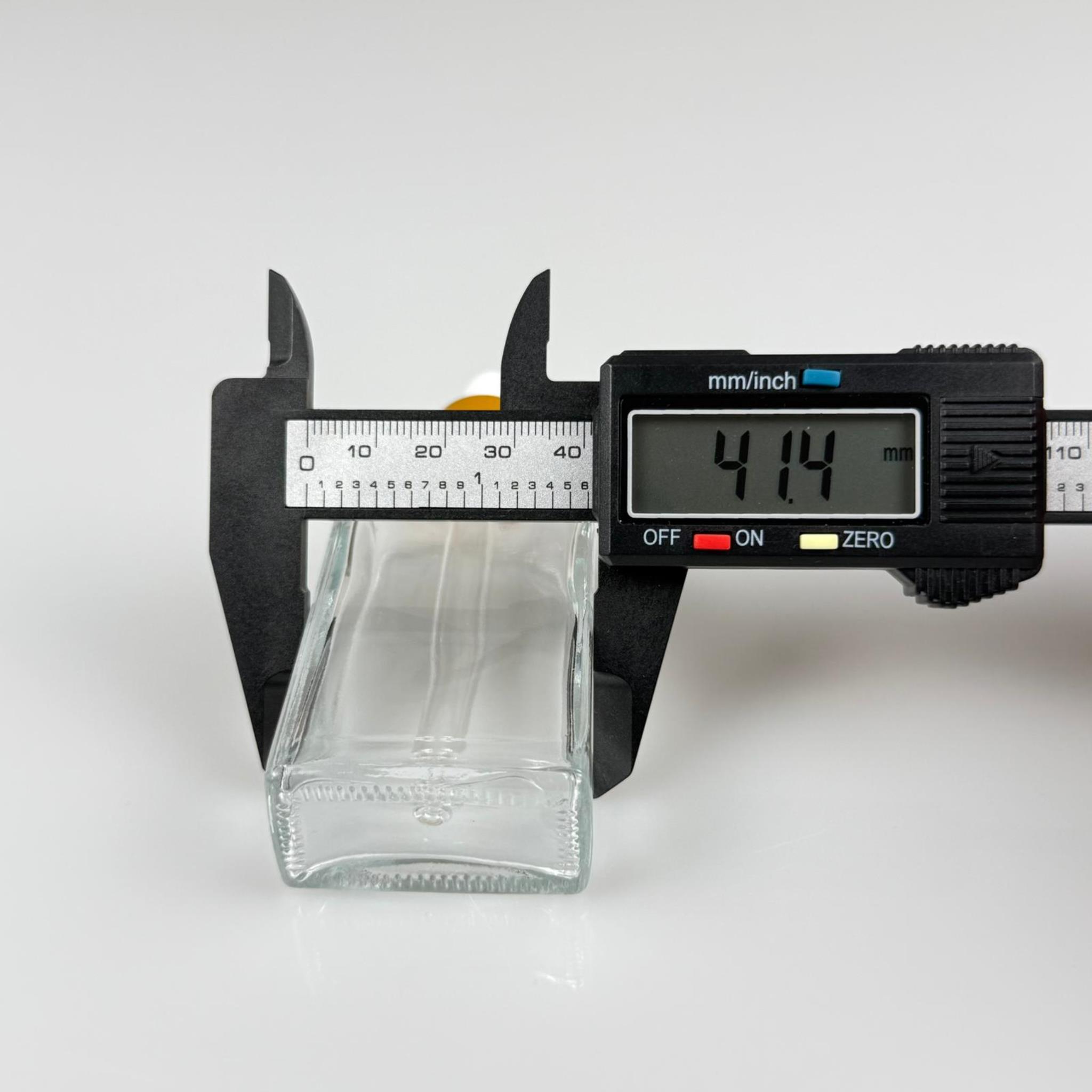 50 CC YASSI DİKDÖRTGEN PRESTİJLİ CAM DAMLALIKLI ŞİŞE - BEYAZ EMZİK - GOLD METALİK KAPAK - 50 ML CAM DAMLALIKLI ŞİŞE - DAMLALIKLI BOŞ ŞİŞE