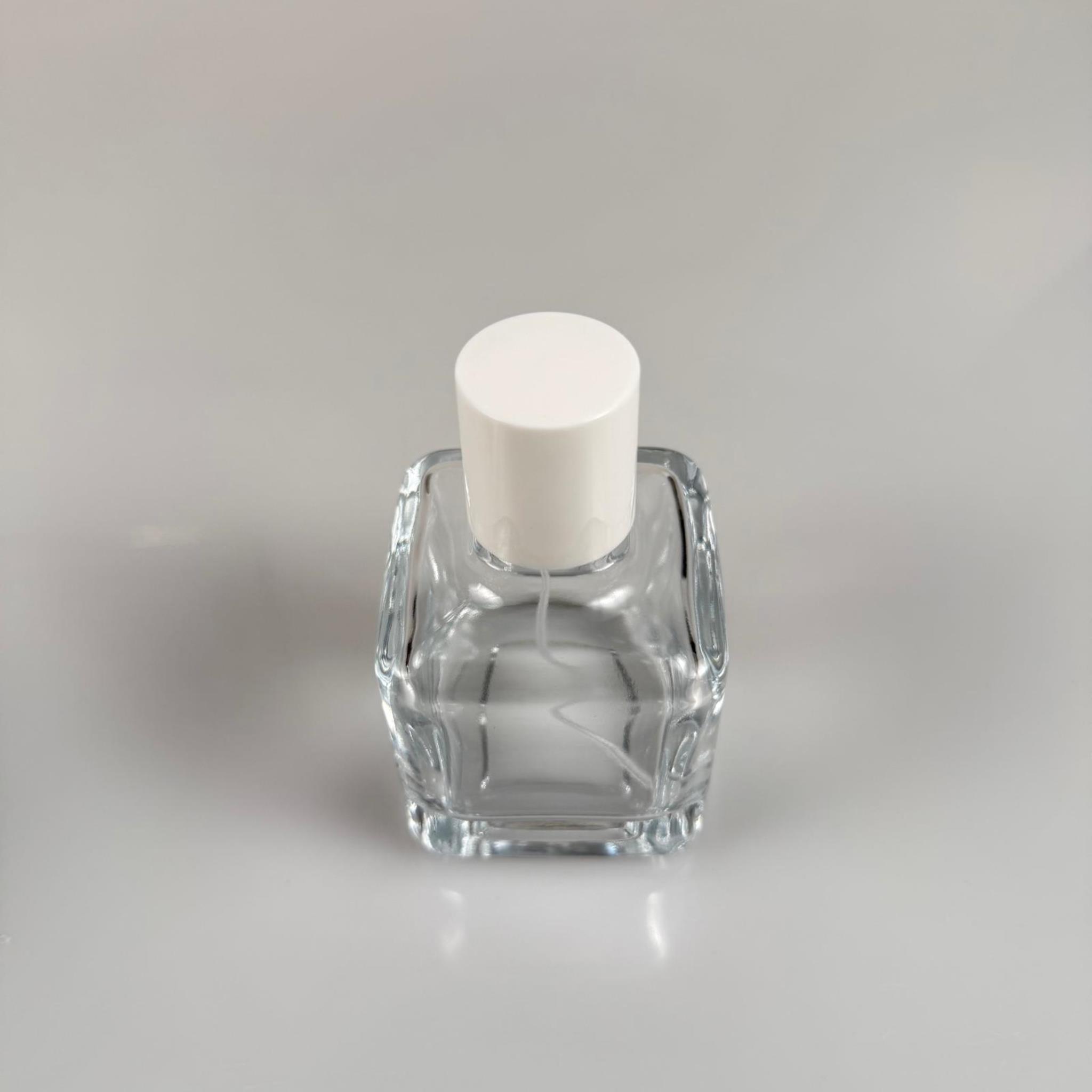 100 ML KARE MODEL LURA PARFÜM ŞİŞESİ - GÜMÜŞ METAL SPREYLİ + BEYAZ KAPAKLI (AĞIZ 15 MM GEÇME KOLAY KAPAMA)