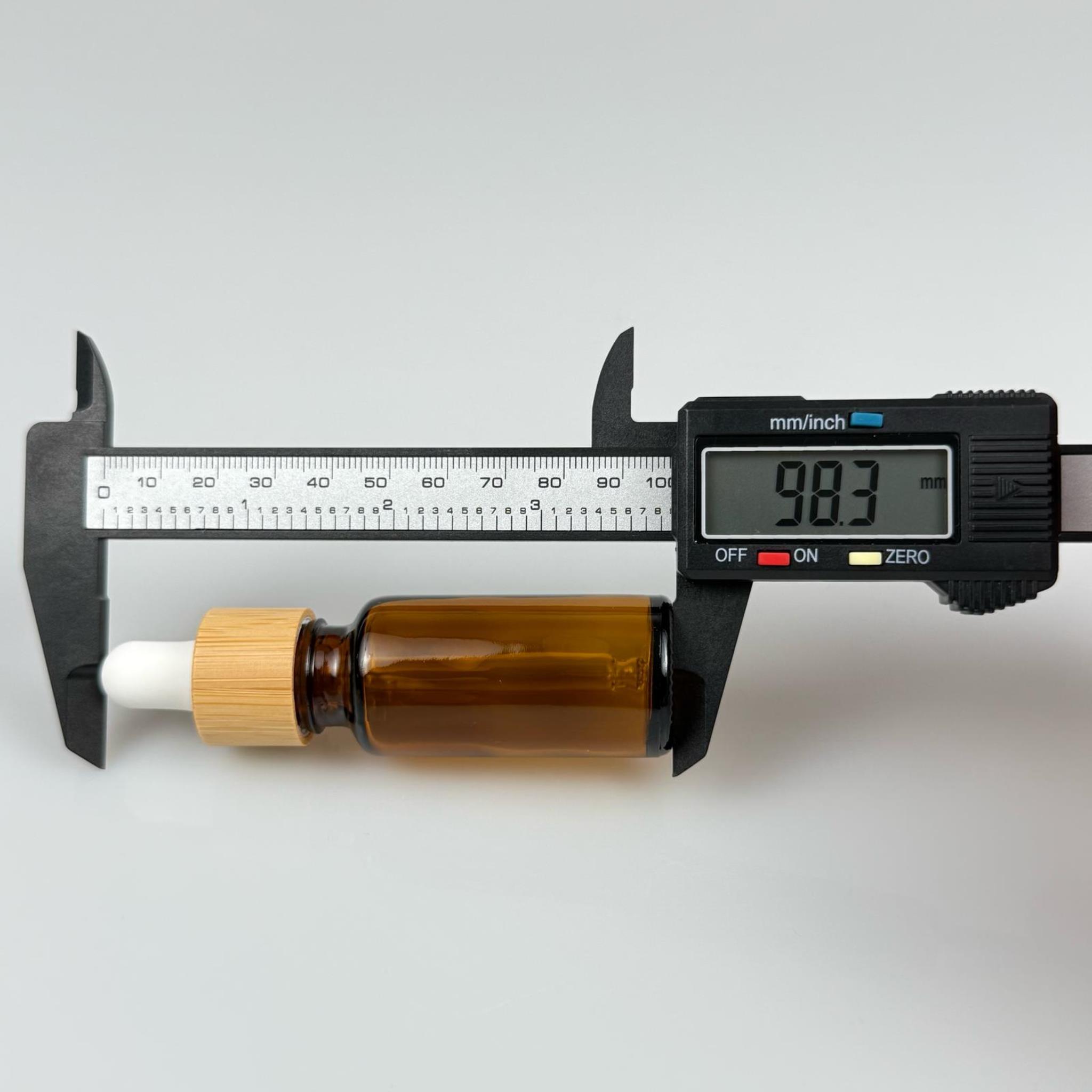 20 CC AMBER CAM DAMLALIKLI ŞİŞE - BEYAZ EMZİK - BAMBU AHŞAP KAPAK - 20 ML BAMBU KAPAKLI CAM DAMLALIKLI ŞİŞE