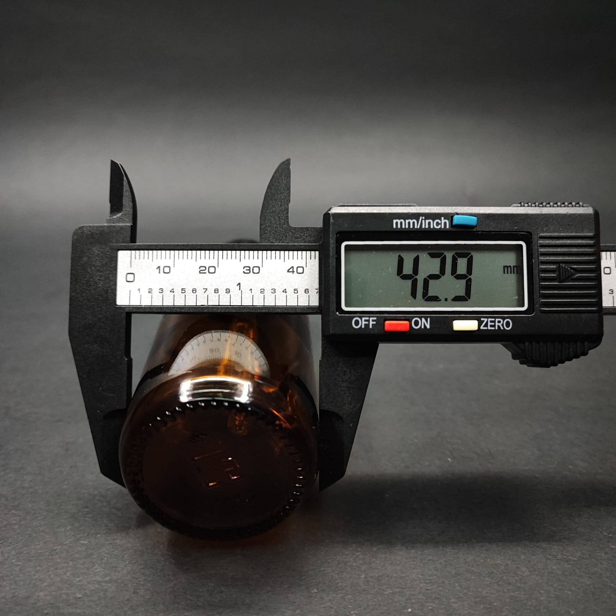 75 ML DOLUMU KOLAY, GENİŞ AĞIZLI CAM DAMLALIKLI ŞİŞE (25 MM AĞIZ)  - 75 CC SİYAH  DAMLALIKLI CAM ECZA ŞİŞESİ - AMBER KAHVERENGİ