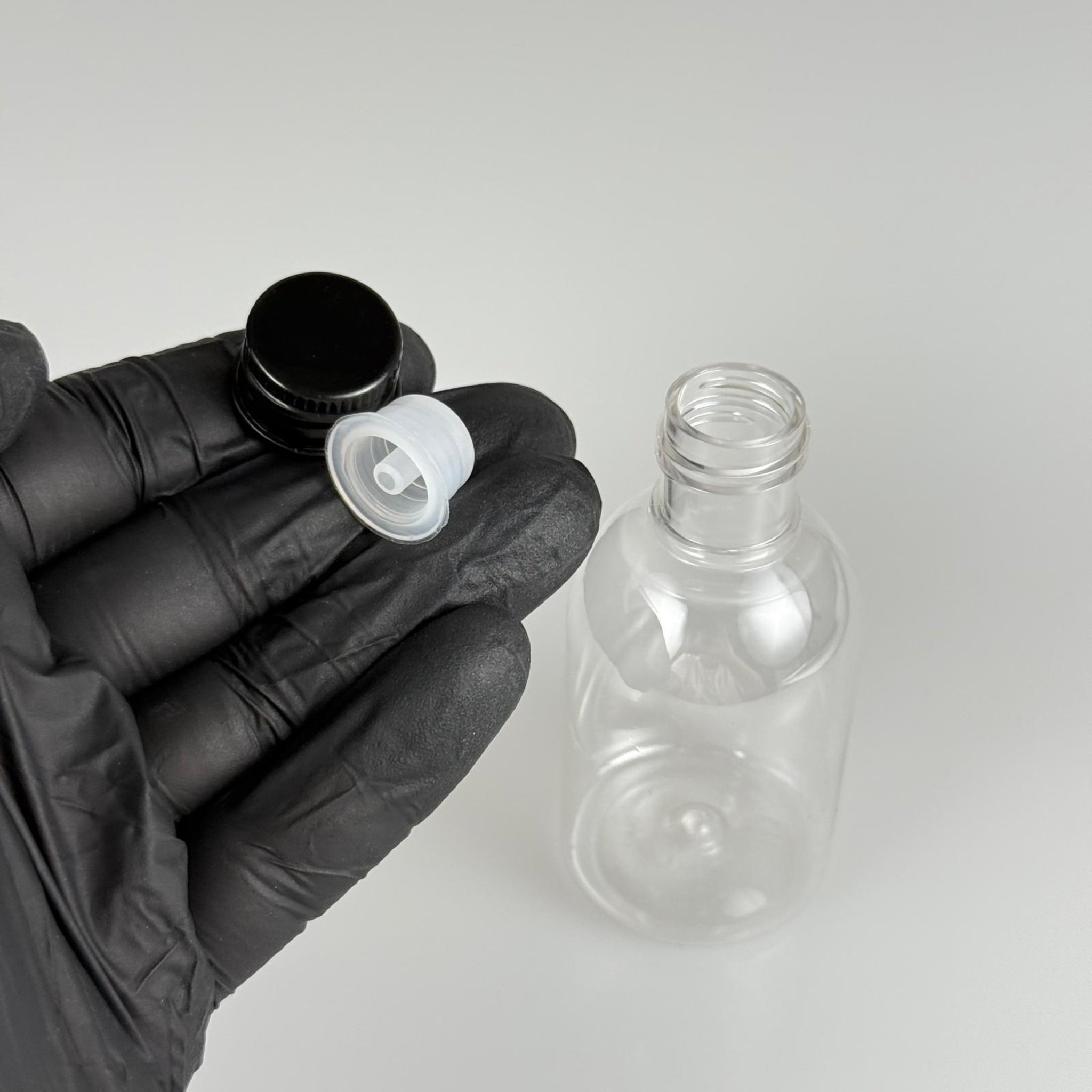 50  CC BUKLET PET ŞİŞE + KÖPÜK CONTALI SİYAH ALÜMİNYUM METAL KAPAKLI + DAMLALIKLI KOLONYA TIPALI TAKIM - 50 ML PLASTİK ŞİŞE