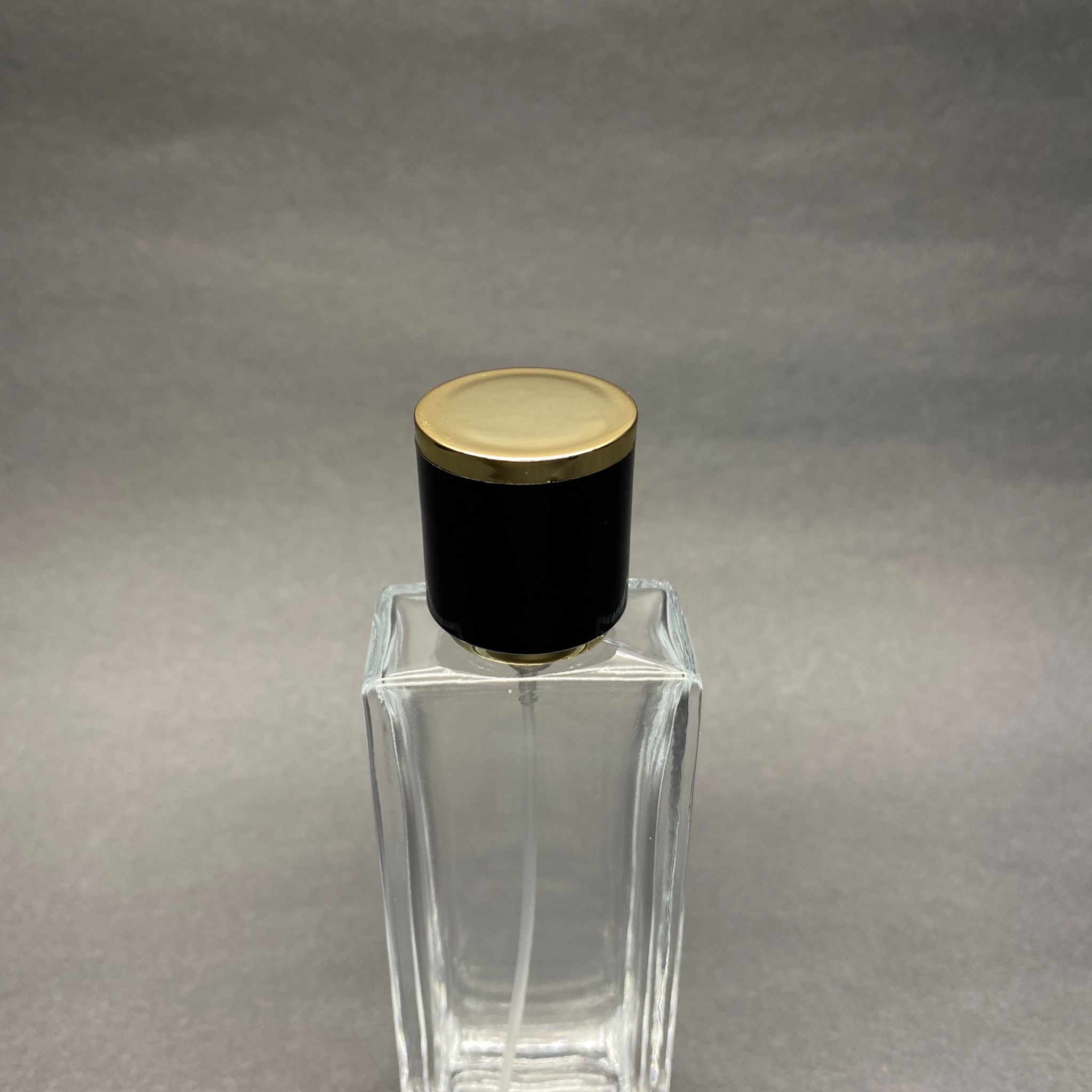 50 ML DİKDÖRTGEN MODEL FORTUNE UZUN PARFÜM ŞİŞESİ - GOLD METAL SPREYLİ + GOLD SİYAH KAPAKLI (AĞIZ 15 MM GEÇME KOLAY KAPAMA)