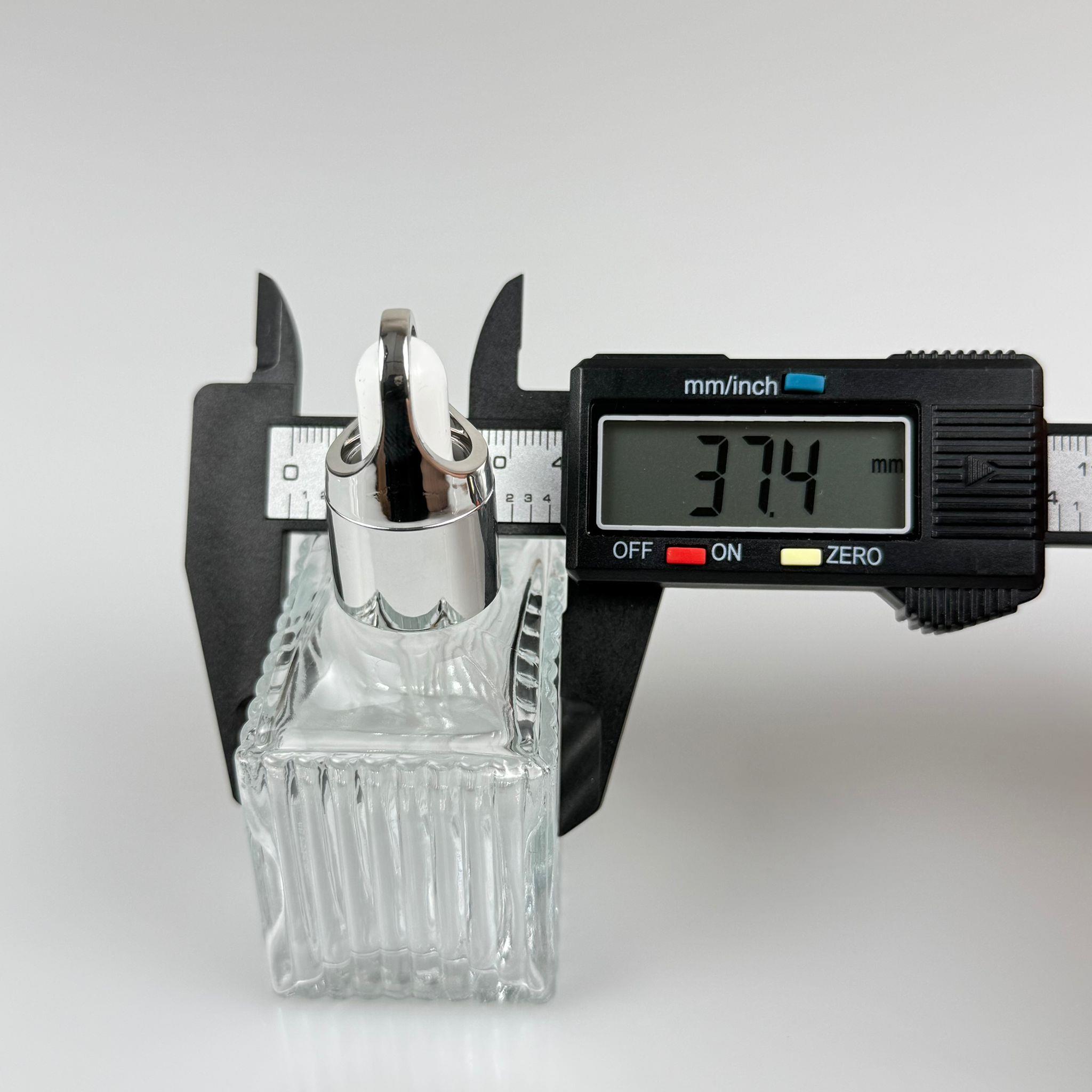50 CC KÖŞELİ DESENLİ ÇİZGİLİ PRESTİJLİ CAM DAMLALIKLI ŞİŞE - BEYAZ EMZİK - GÜMÜŞ FLOWER SEPET MODEL METALİK KAPAK - 50 ML CAM DAMLALIKLI ŞİŞE - DAMLALIKLI BOŞ ŞİŞE