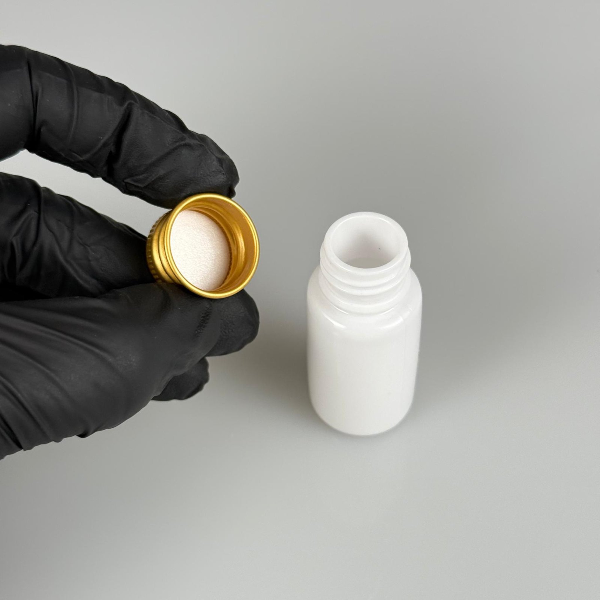 10 CC BEYAZ PET SHOT ŞİŞE - KÖPÜK CONTALI GOLD ALÜMİNYUM METAL KAPAKLI TAKIM - 10 ML PLASTİK ŞİŞE