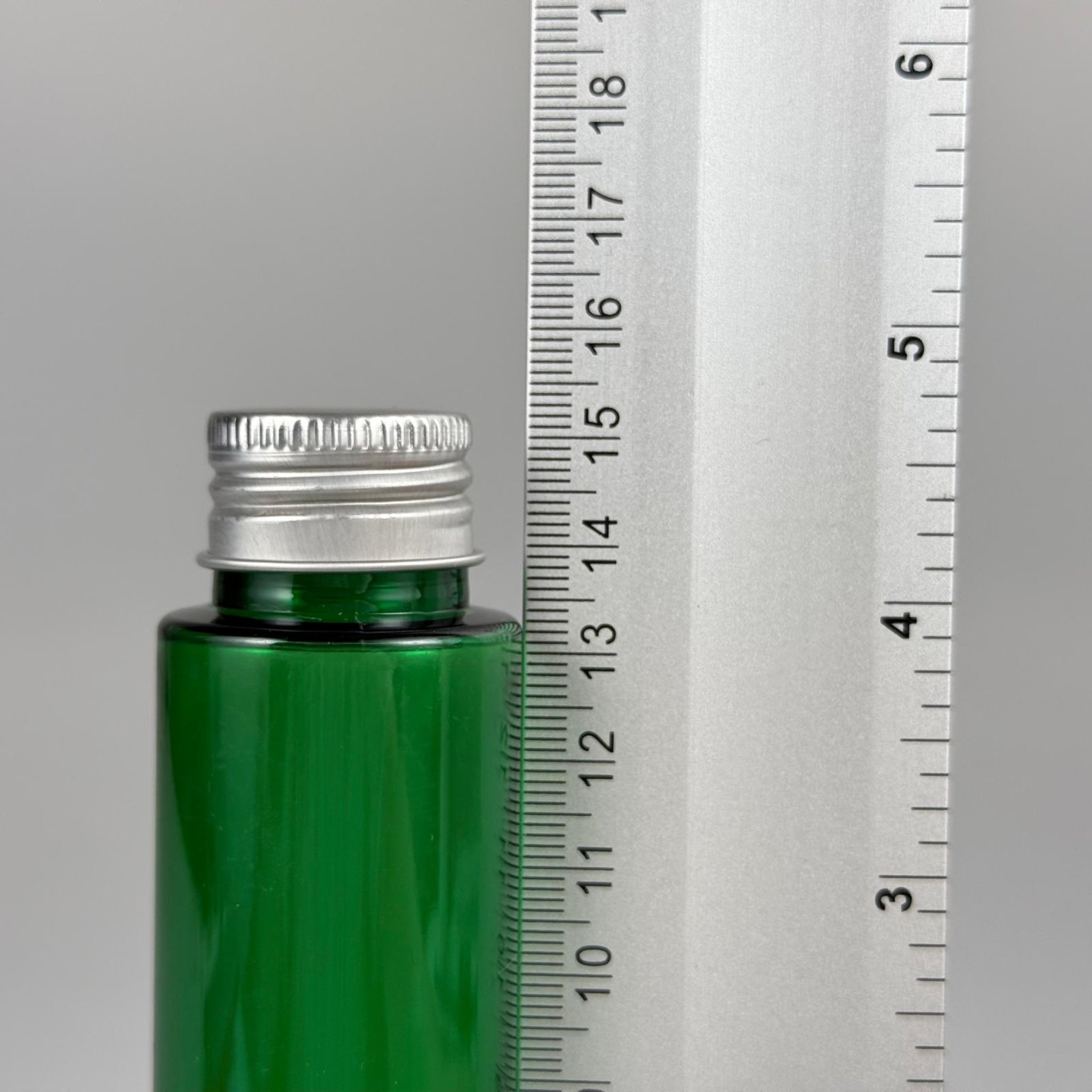 100 CC UZUN SİLİNDİR YEŞİL PET ŞİŞE (24 GR - 24 AĞIZ ) + KÖPÜK CONTALI GÜMÜŞ METAL ALÜMİNYUM KAPAK TAKIM - 100 ML BİBERİYE SUYU, LAVANTA YAĞI, SAÇ SERUM, TONİK VB İÇİN PLASTİK KOZMETİK AMBALAJLARI