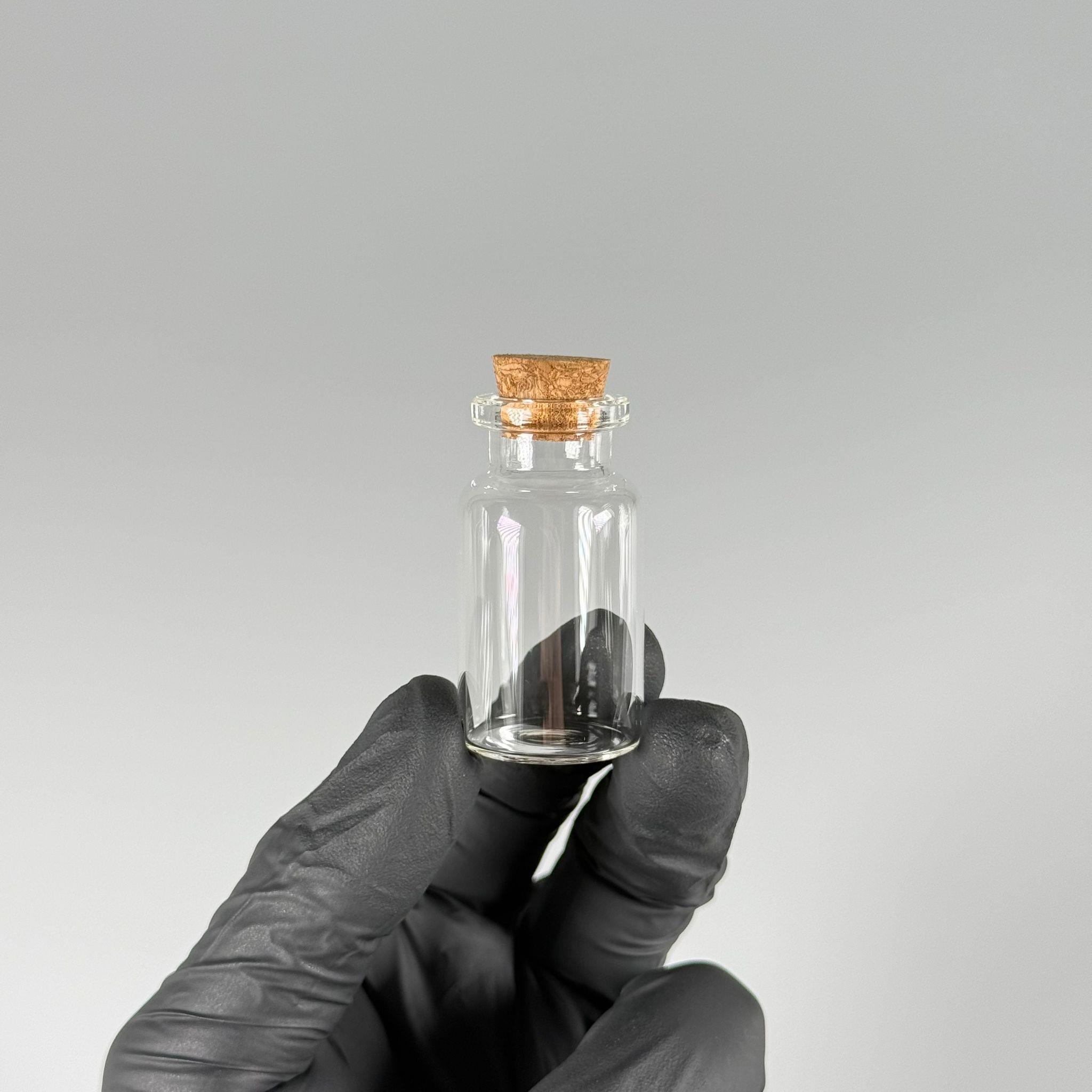 BOROSİLİKAT MANTAR TIPALI CAM ŞİŞE - 15 CC - 24x45 MM - ÇEKME CAM BORU FLAKON İNCE PENİSİLİN ŞİŞESİ