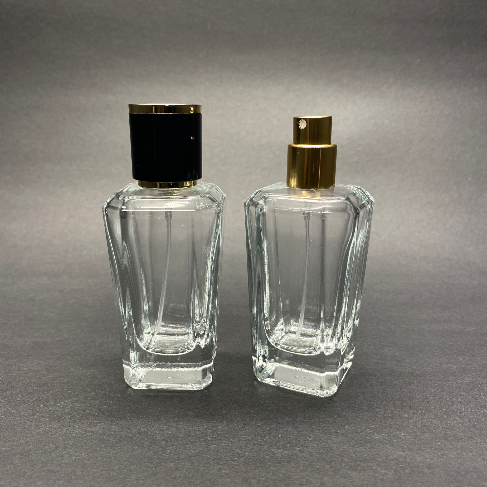50 ML KÖŞELİ MODEL MİRA PARFÜM ŞİŞESİ - GOLD METAL SPREYLİ + GOLD SİYAH KAPAKLI (AĞIZ 15 MM GEÇME KOLAY KAPAMA)
