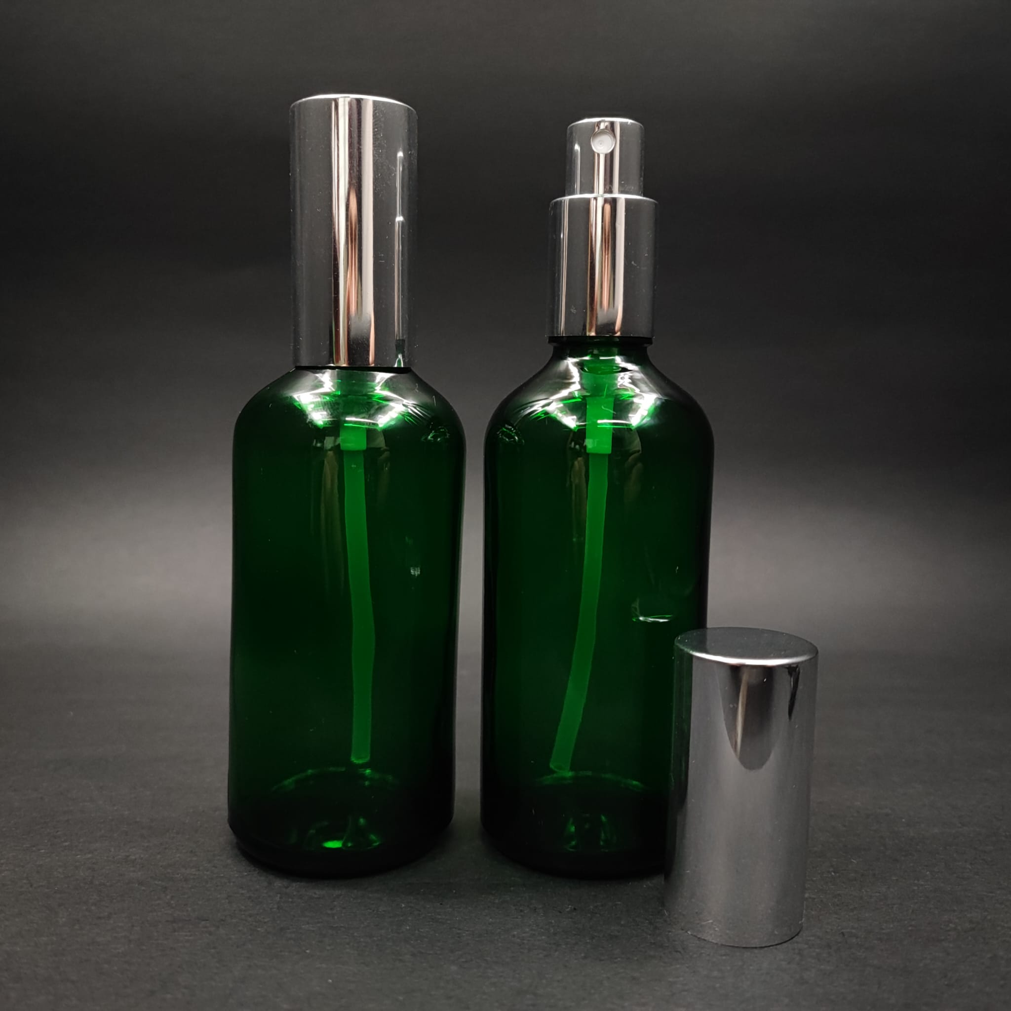 100 ML LÜKS VİDALI VALF ÇEVİRME PARFÜM ŞİŞELERİ - 100 CC YEŞİL CAM ŞİŞE - GÜMÜŞ METAL SPREYLİ KAPAKLI SET