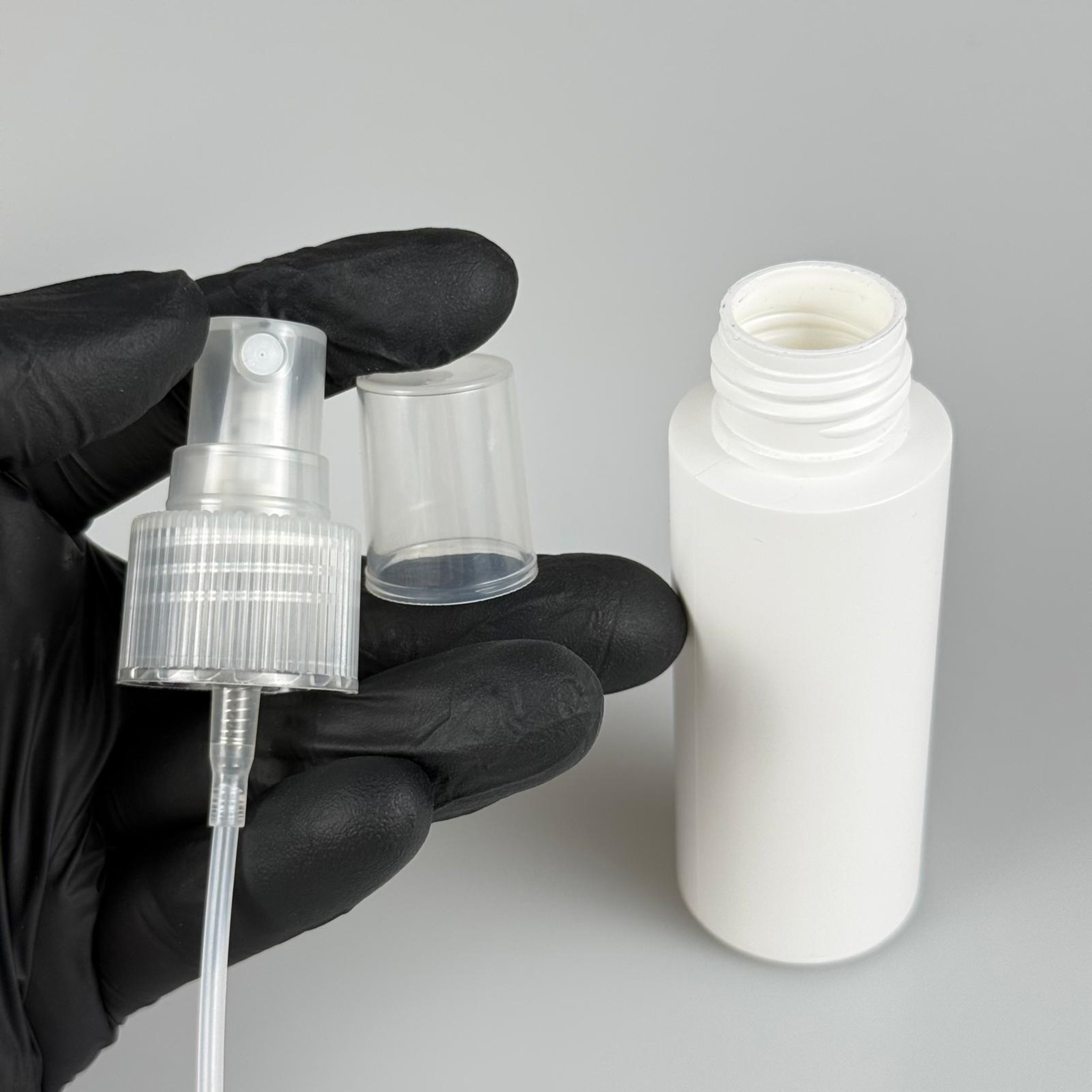 50 CC SPREYLİ SERT POLİETİLEN PLASTİK ŞİŞE - BEYAZ - ŞEFFAF FISFISLI 50 ML ŞİŞE