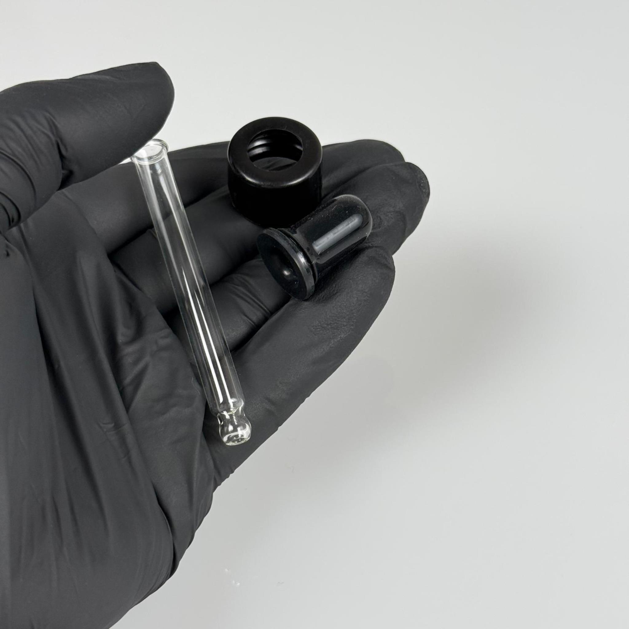 18 MM CAM DAMLALIKLI TAKIM - SİYAH EMZİK +  DELİKLİ PLASTİK DÜZ SİYAH KAPAK + 70 MM CAM PİPET