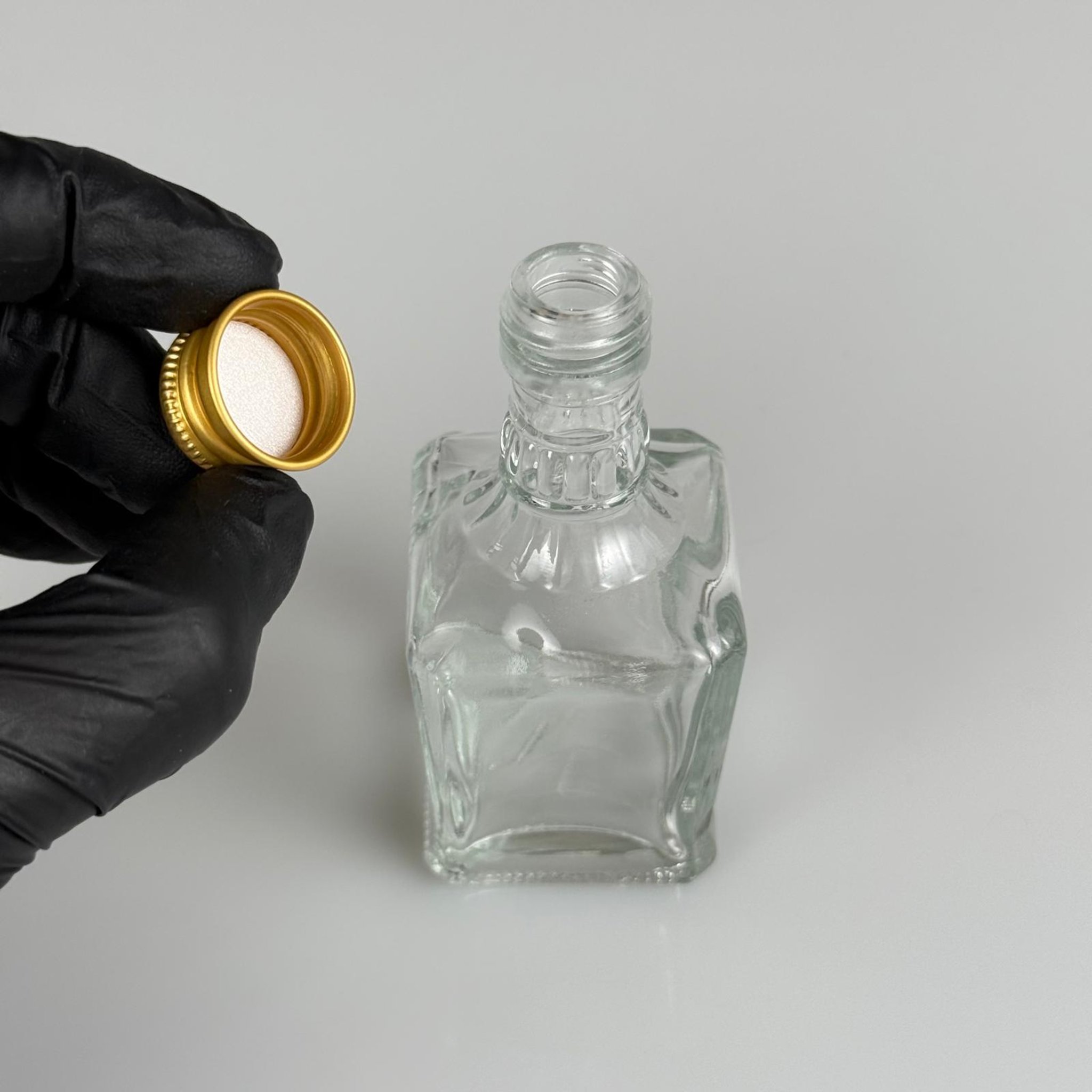 50 CC BOĞAZLI KONİK CAM ŞİŞE + GOLD ALÜMİNYUM METAL KAPAKLI TAKIM - 50 ML PRESTİJLİ ŞİŞE