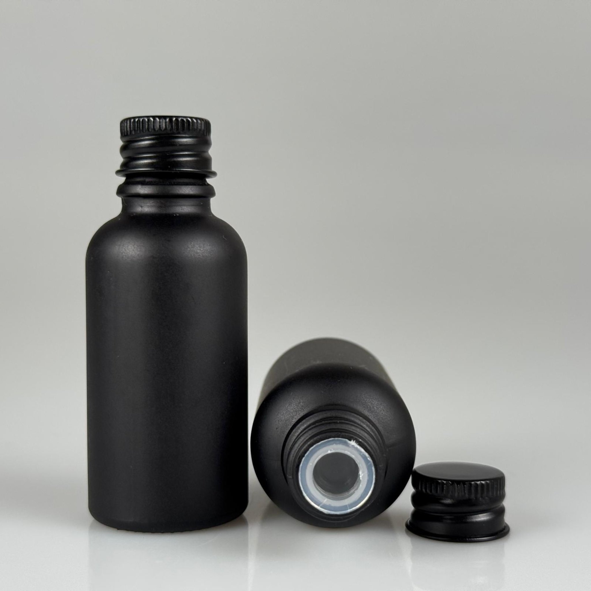 30 CC MAT SİYAH CAM ŞİŞE + KÖPÜK CONTALI SİYAH ALÜMİNYUM METAL KAPAKLI + KÖR TIPALI TAKIM - 50 ML MAT SİYAH CAM ŞİŞE