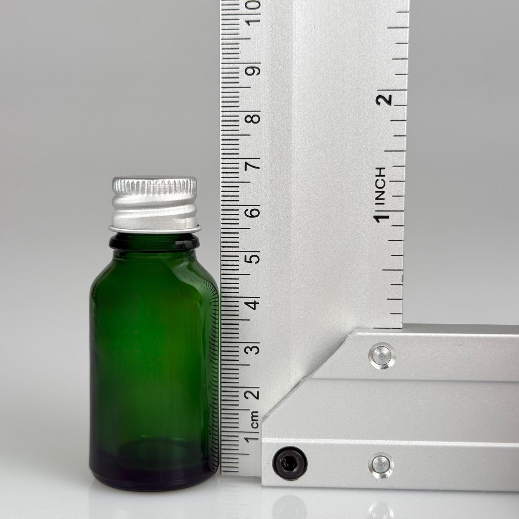 15 CC YEŞİL CAM ŞİŞE + KÖPÜK CONTALI GÜMÜŞ ALÜMİNYUM METAL KAPAKLI + DAMLALIKLI KOLONYA TIPALI TAKIM - 15 ML YEŞİL CAM ŞİŞE