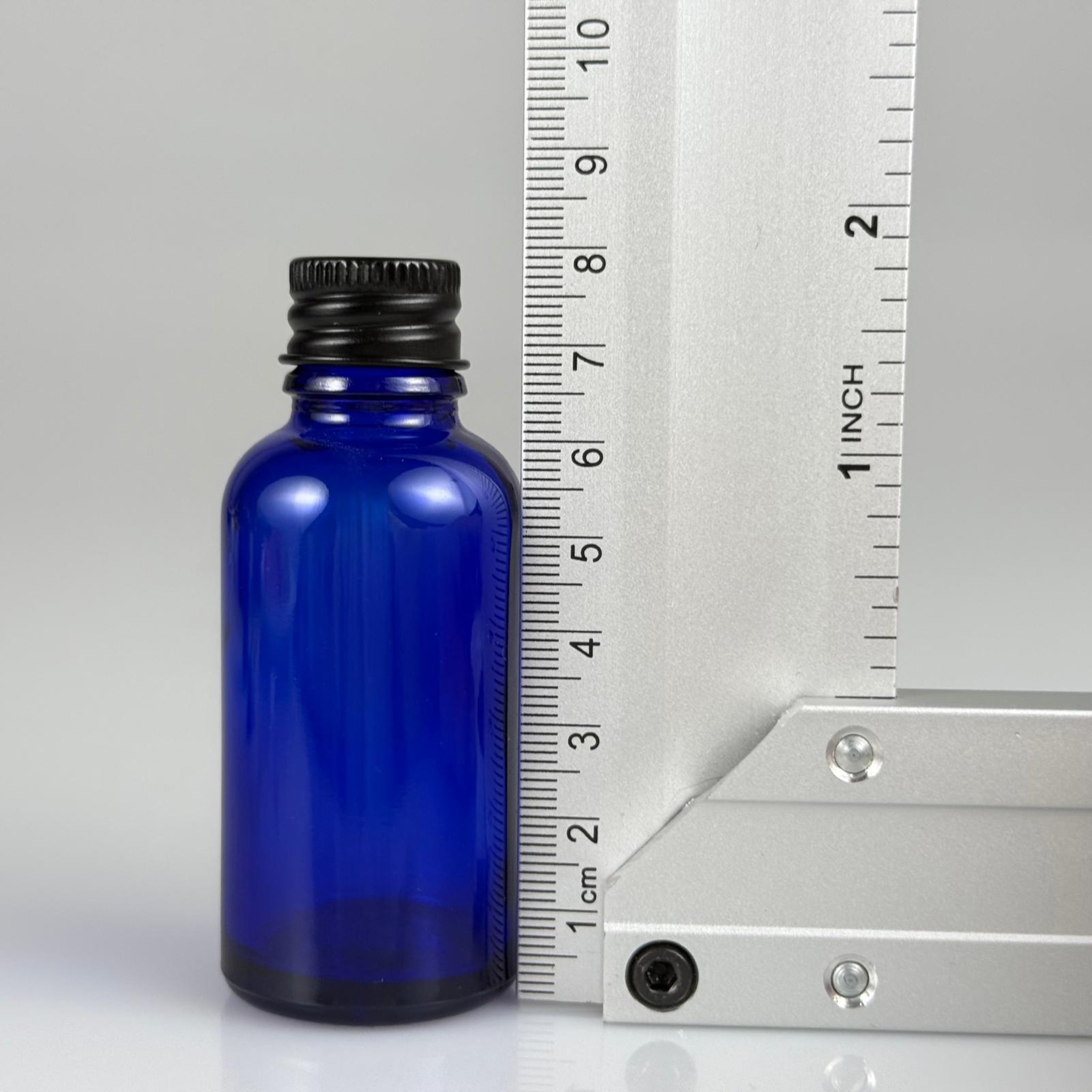 30 CC MAVİ CAM ŞİŞE + KÖPÜK CONTALI SİYAH ALÜMİNYUM METAL KAPAKLI TAKIM - 30 ML MAVİ CAM ŞİŞE