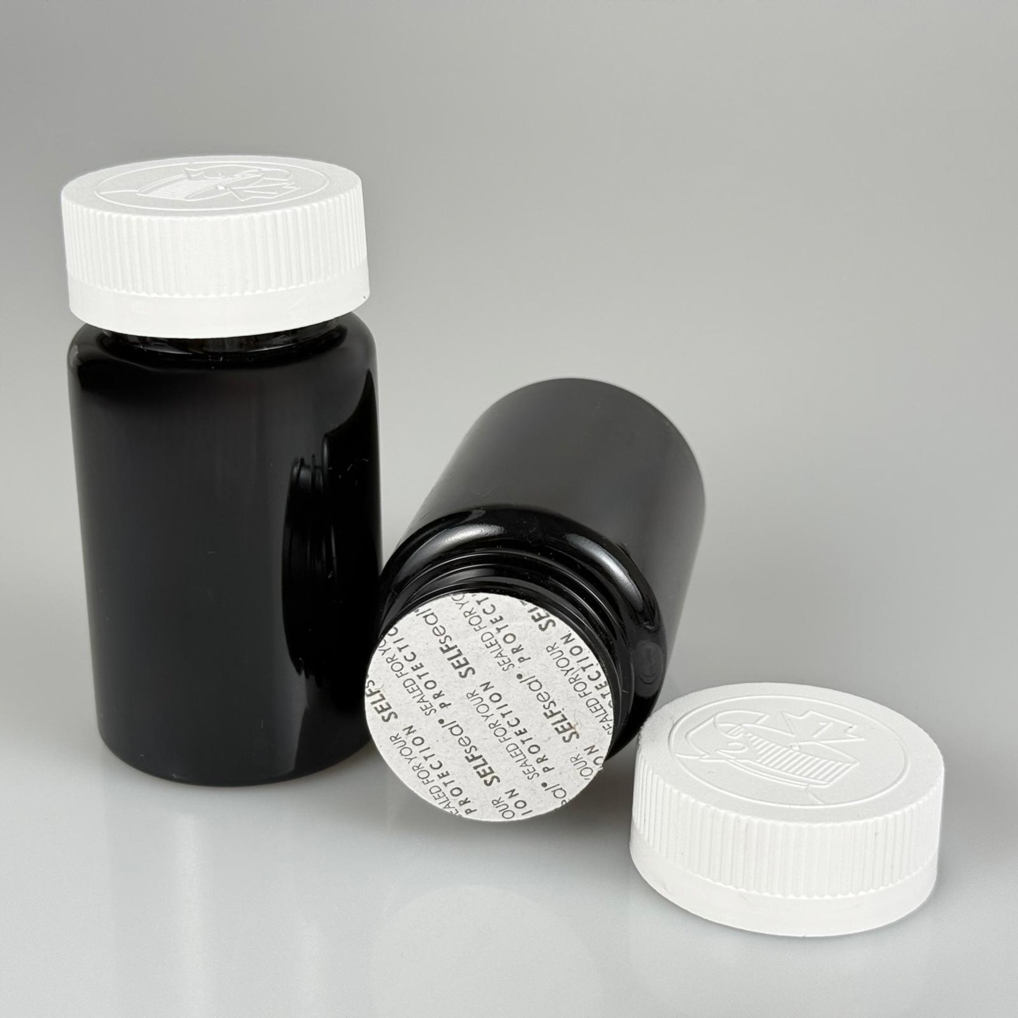 100 ML CONTALI ÇOCUK KİLİT KAPAKLI TABLET ŞİŞESİ  - 100 CC SİYAH PET KAVANOZ + 38 MM BEYAZ ÇOCUK KİLİTLİ KAPAK + KENDİNDEN YAPIŞKANLI KÖPÜK CONTA TAKIM -  KAPSÜL KUTUSU - İLAÇ ŞİŞESİ - MEDİKAL HAP ŞİŞESİ - FARMASÖTİK KAVANOZ