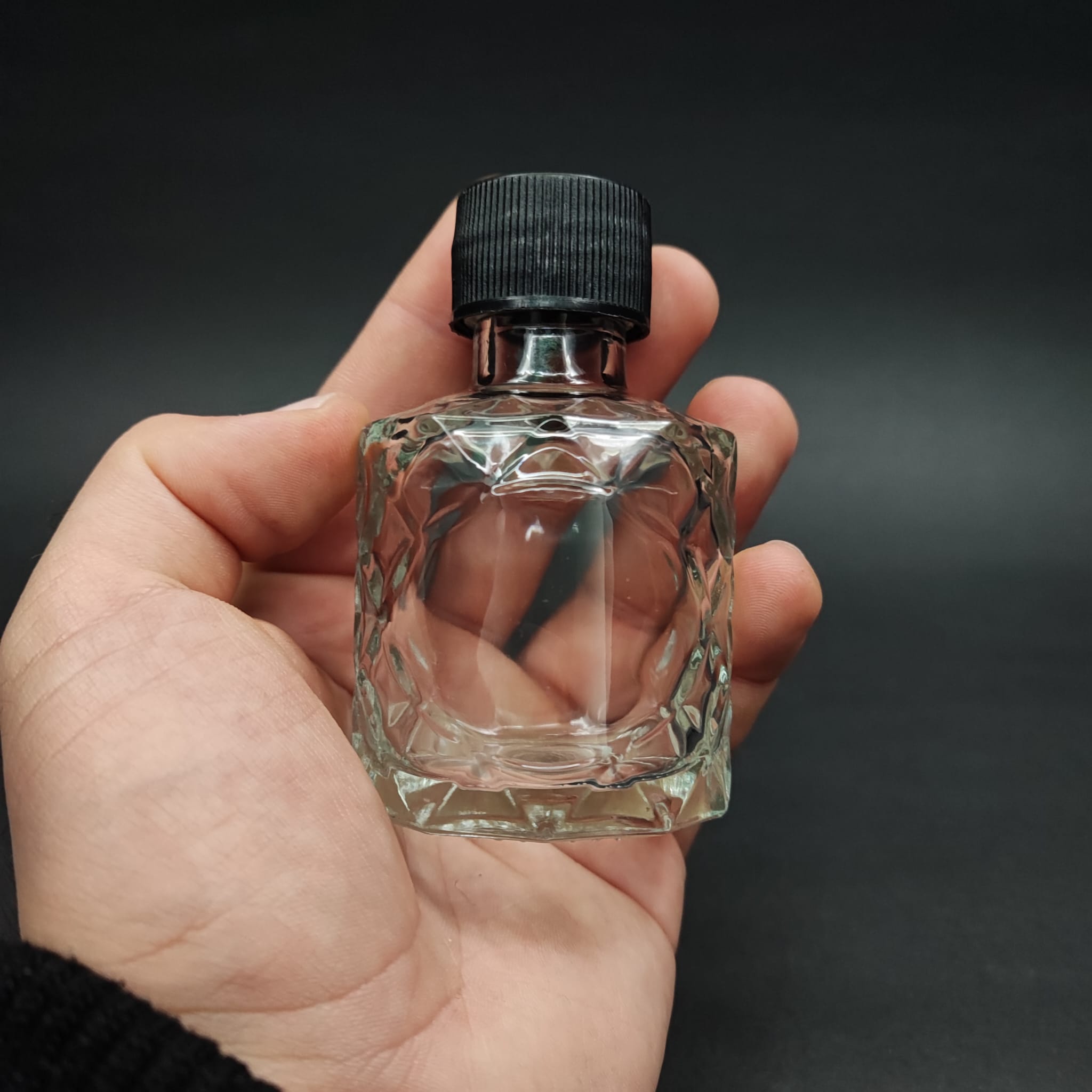 50 CC VELORA CAM ŞİŞE - CONTALI SİYAH KAPAKLI - 50 ML LÜX CAM ŞİŞE