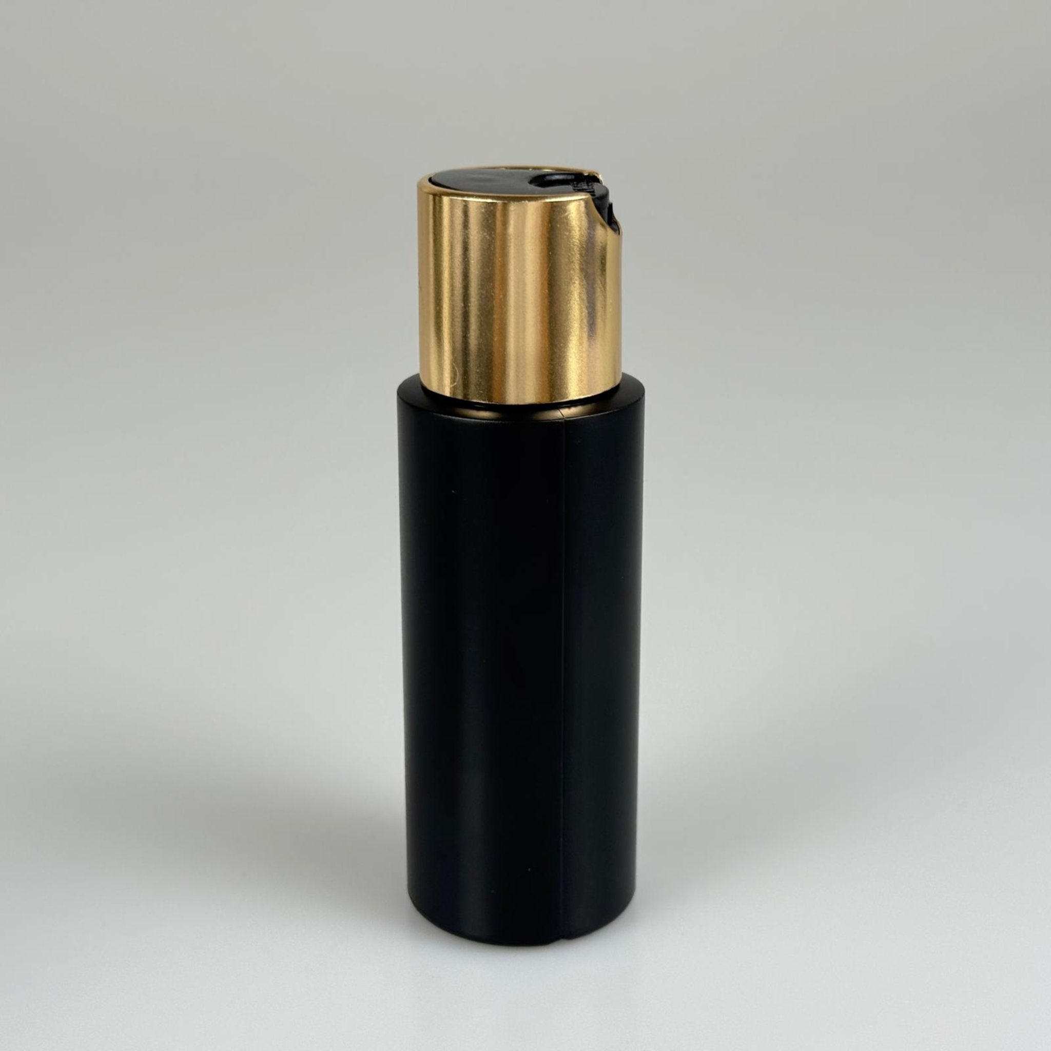 50 CC SİYAH POLİETİLEN ŞAMPUAN ŞİŞESİ -  50 ML GOLD ( ÜSTÜ SİYAH ) DİSKTOP ŞAMPUAN KAPAKLI