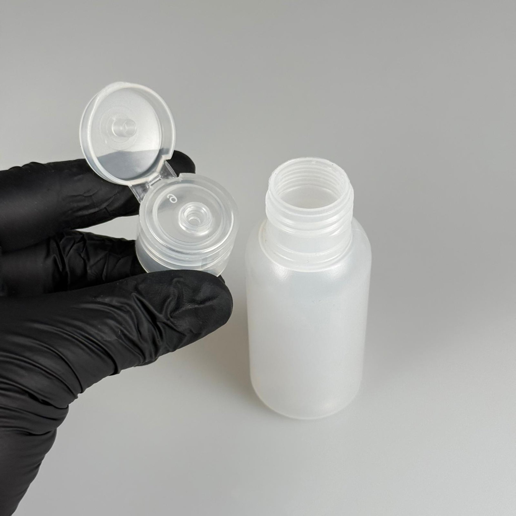 50 ML SIKILABİLİR YUMUŞAK POLİETİLEN PE PLASTİK ŞİŞE - ŞEFFAF FLİPTOP AKITICI ŞAMPUAN KAPAKLI - 50 cc sos, yağ, kartuş, mürekkep vb için boş şişeler
