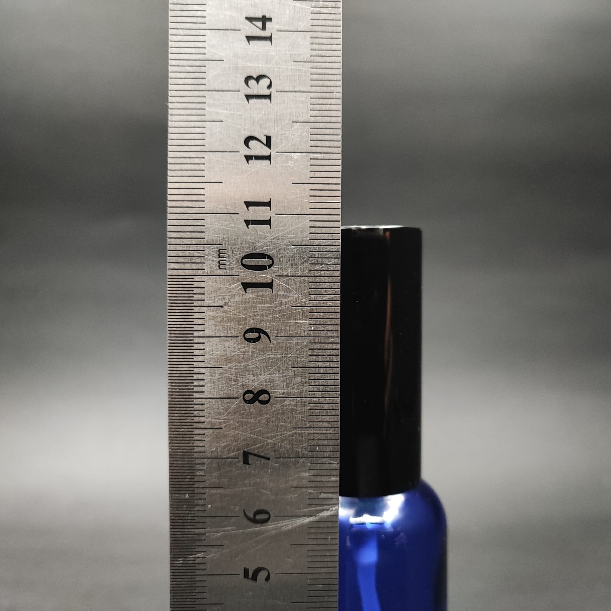 30 ML LÜKS VİDALI VALF ÇEVİRME PARFÜM ŞİŞELERİ - 30 CC MAVİ CAM ŞİŞE - SİYAH METAL SPREYLİ KAPAKLI SET