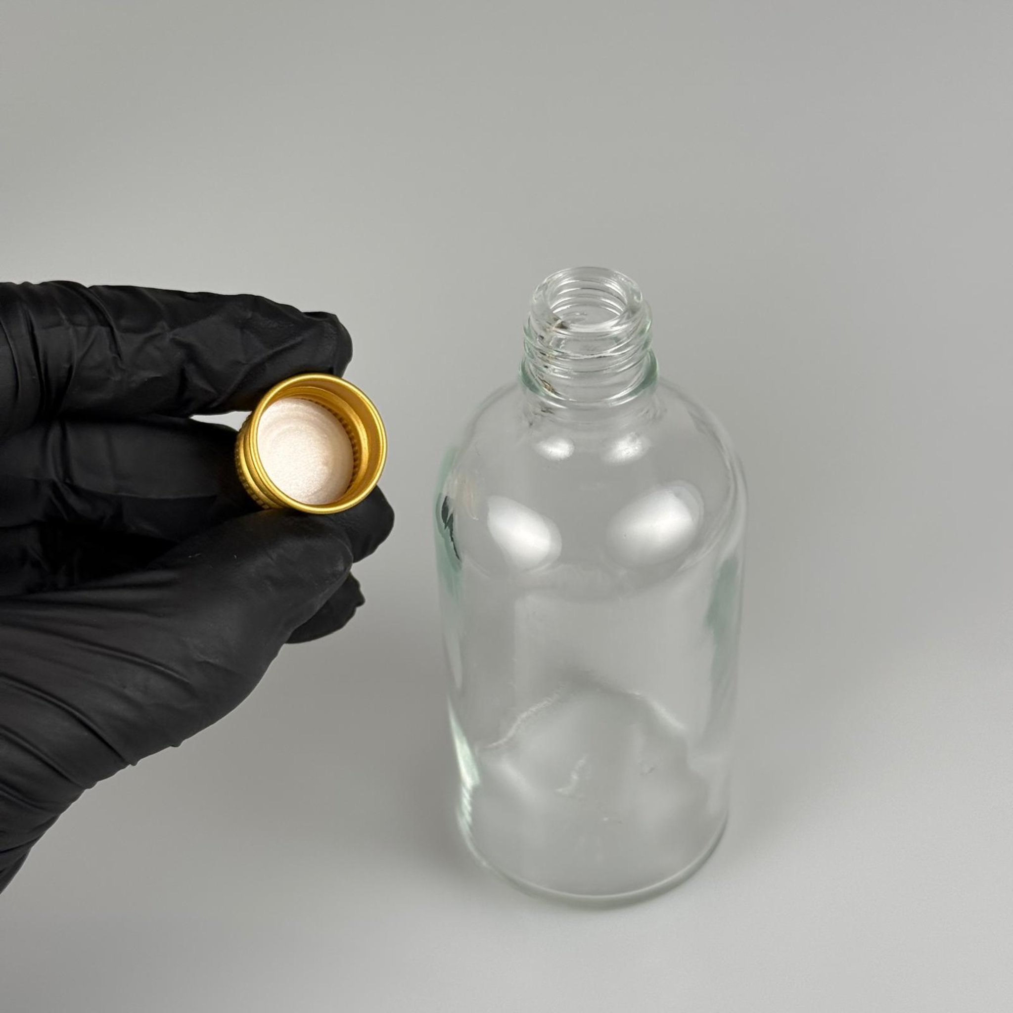 100 CC ŞEFFAF CAM ŞİŞE + KÖPÜK CONTALI GOLD ALÜMİNYUM METAL KAPAKLI TAKIM - 100 ML ŞEFFAF CAM ŞİŞE
