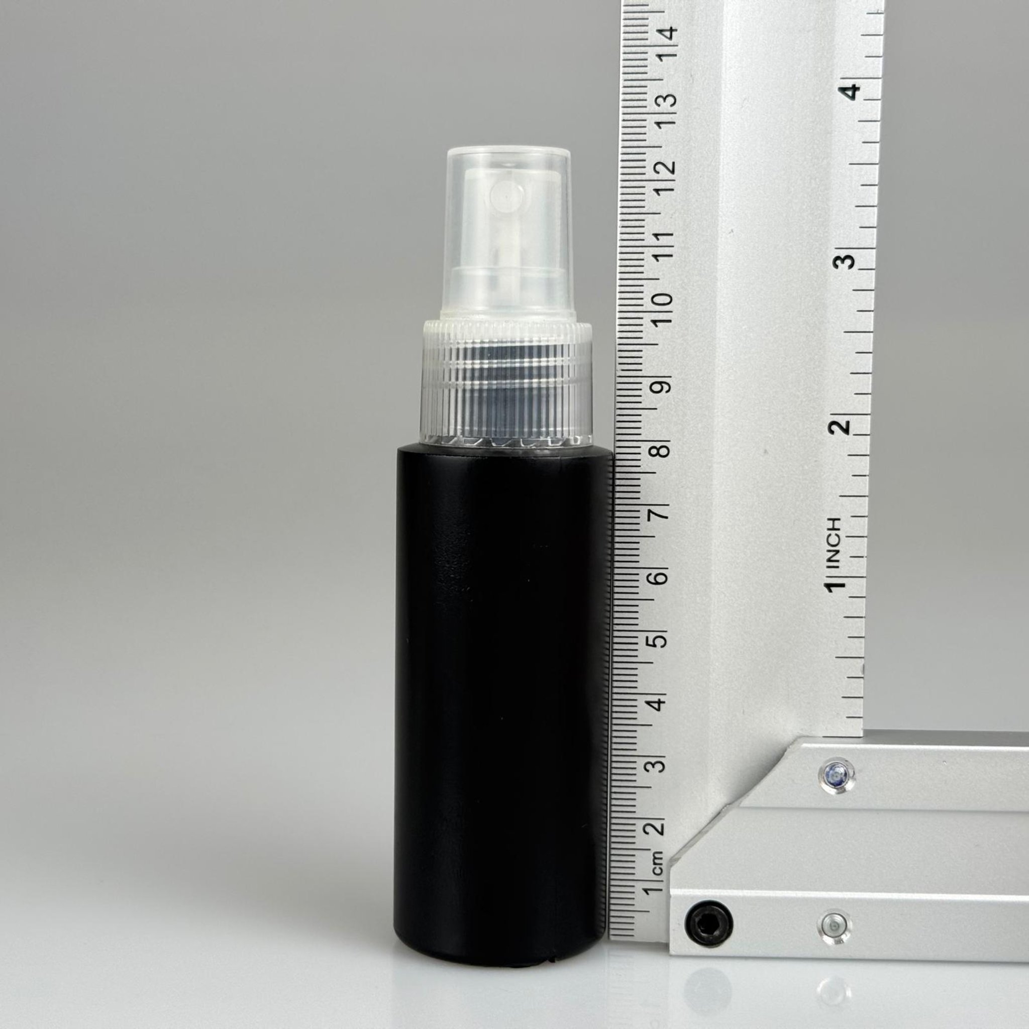 50 CC SPREYLİ SERT POLİETİLEN PLASTİK ŞİŞE - SİYAH - ŞEFFAF FISFISLI 50 ML ŞİŞE