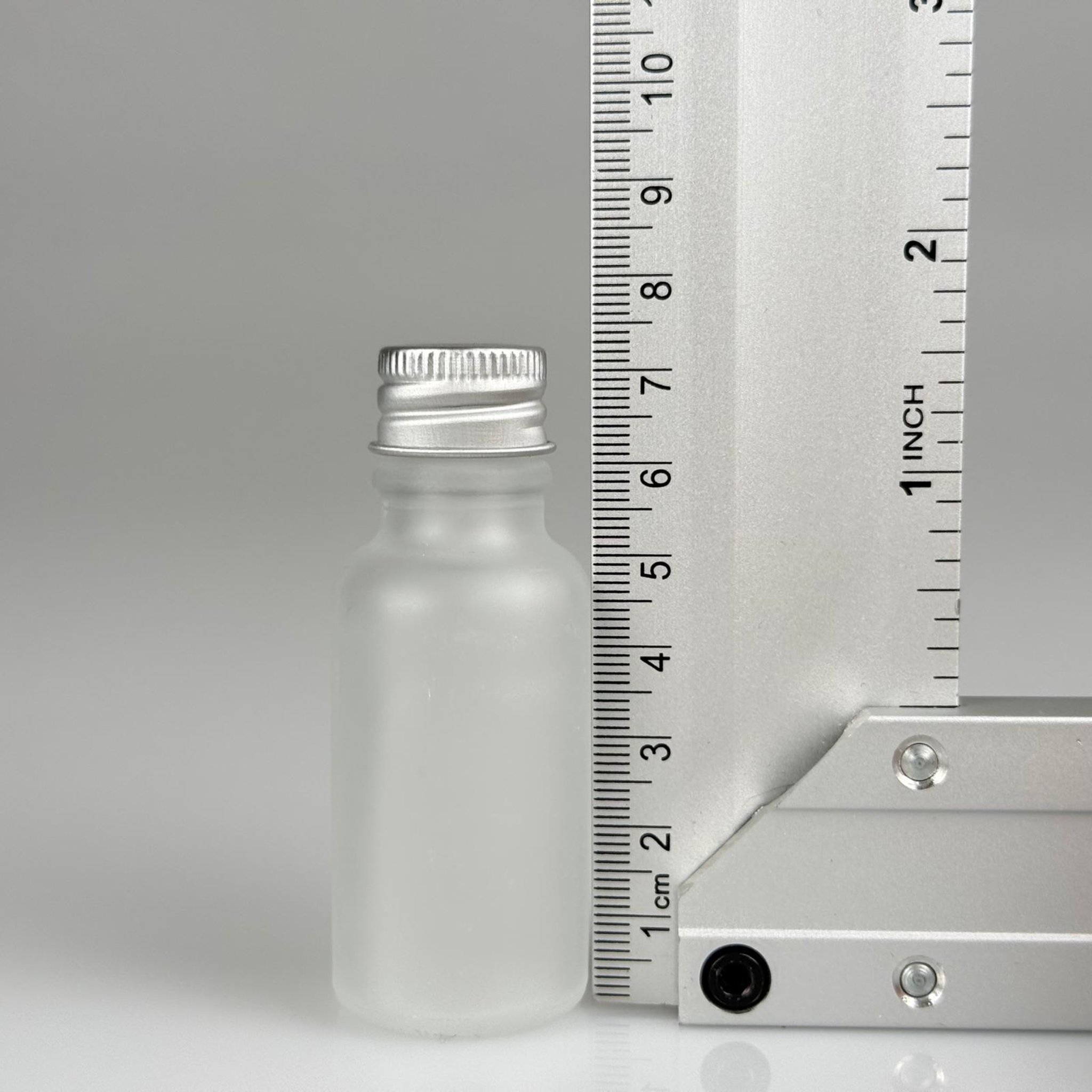 20 CC BUZLU CAM ŞİŞE + KÖPÜK CONTALI GÜMÜŞ ALÜMİNYUM METAL KAPAKLI + KÖR TIPALI TAKIM - 20 ML BUZLU CAM ŞİŞE