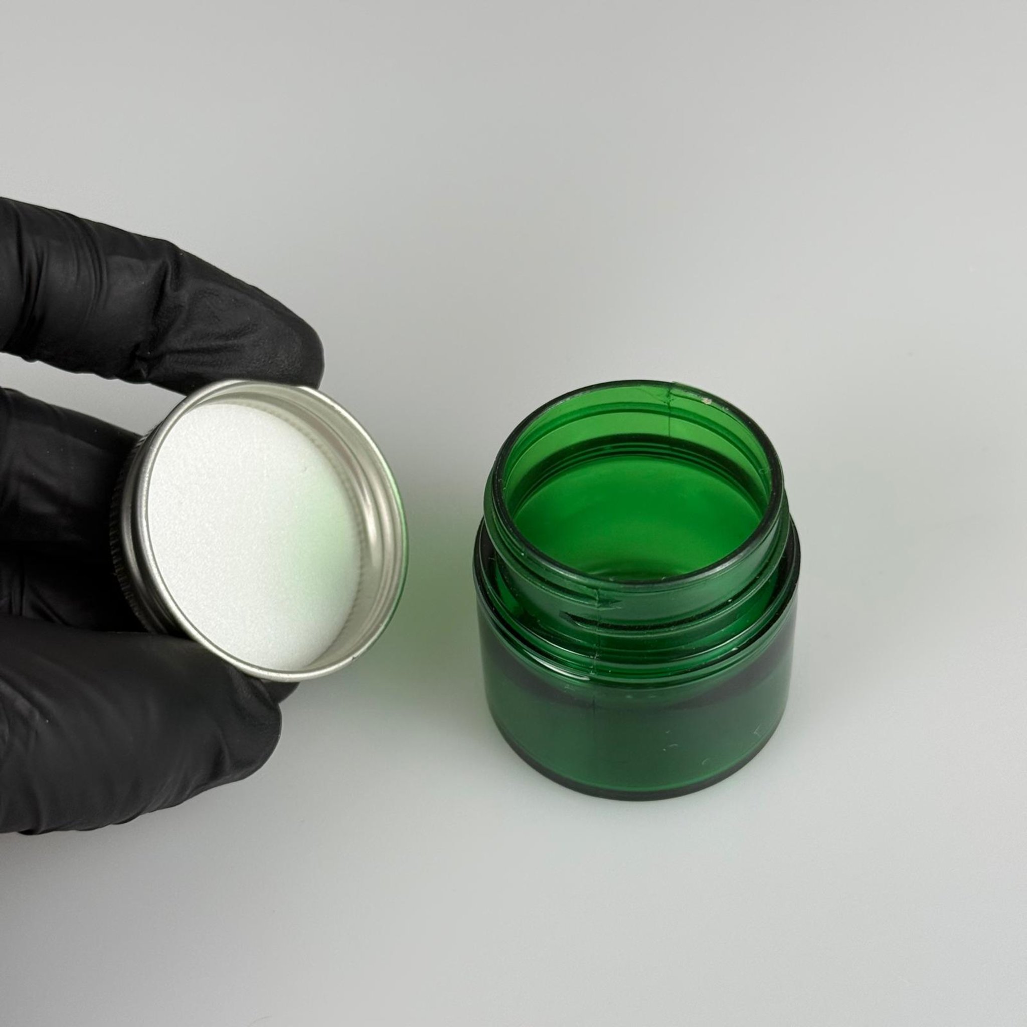 20 CC YEŞİL SERT PLASTİK KAVANOZ - 38 AĞIZ CONTALI GÜMÜŞ METAL KAPAKLI - 20 ml KALIN LÜX Boş Krem, Balm, Peeling, Macun, Pasta, Aromaterapi ve Saç Maskesi Kabı