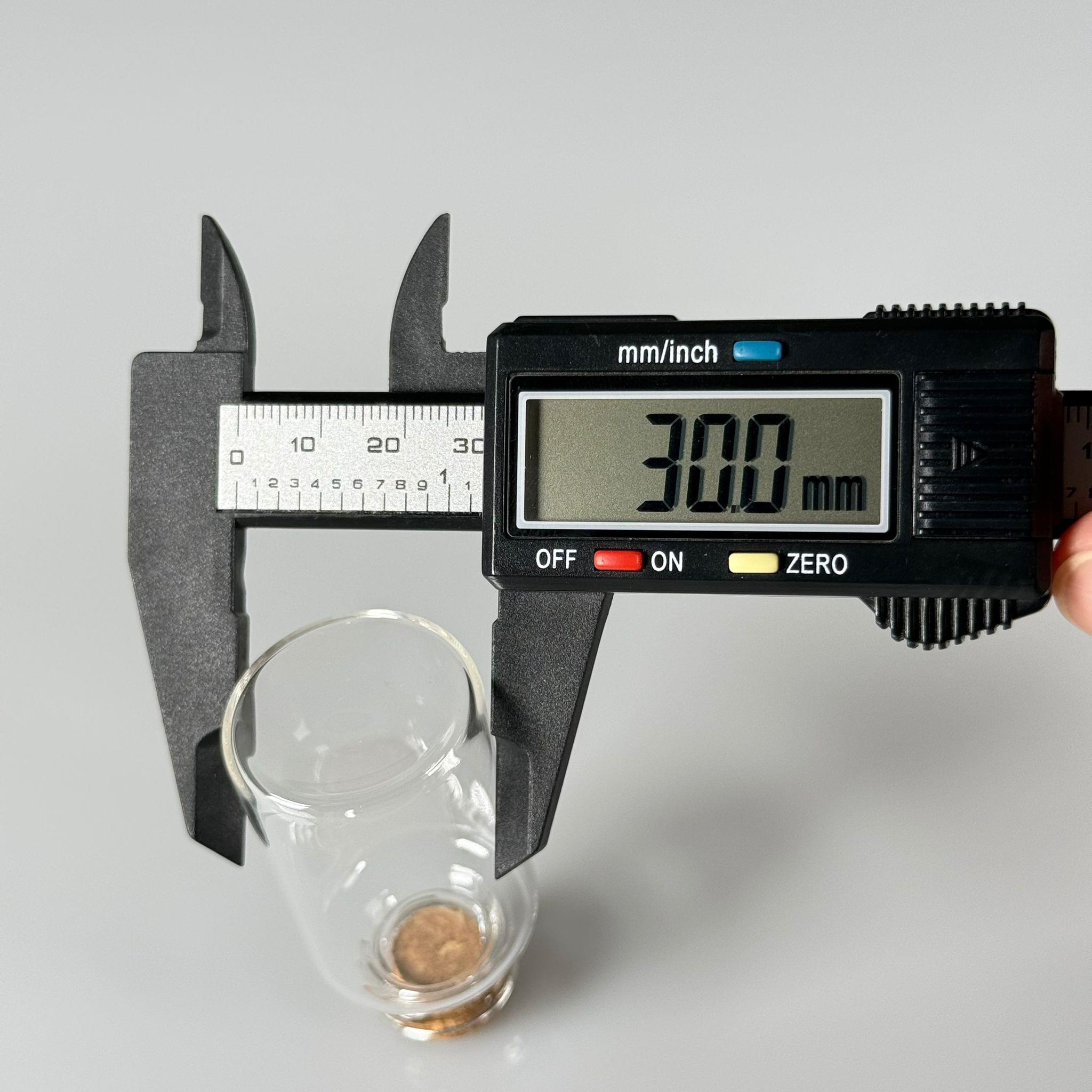 BOROSİLİKAT MANTAR TIPALI CAM ŞİŞE - 25 CC - 30x55 MM - ÇEKME CAM BORU FLAKON İNCE PENİSİLİN ŞİŞESİ