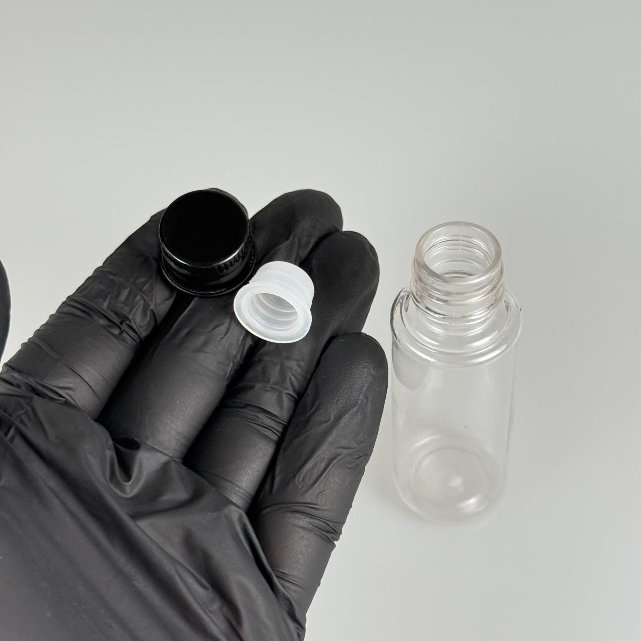 30 CC ŞEFFAF PET SHOT ŞİŞE - KÖPÜK CONTALI SİYAH ALÜMİNYUM METAL KAPAKLI + KÖR TIPALI TAKIM - 30 ML PLASTİK ŞİŞE