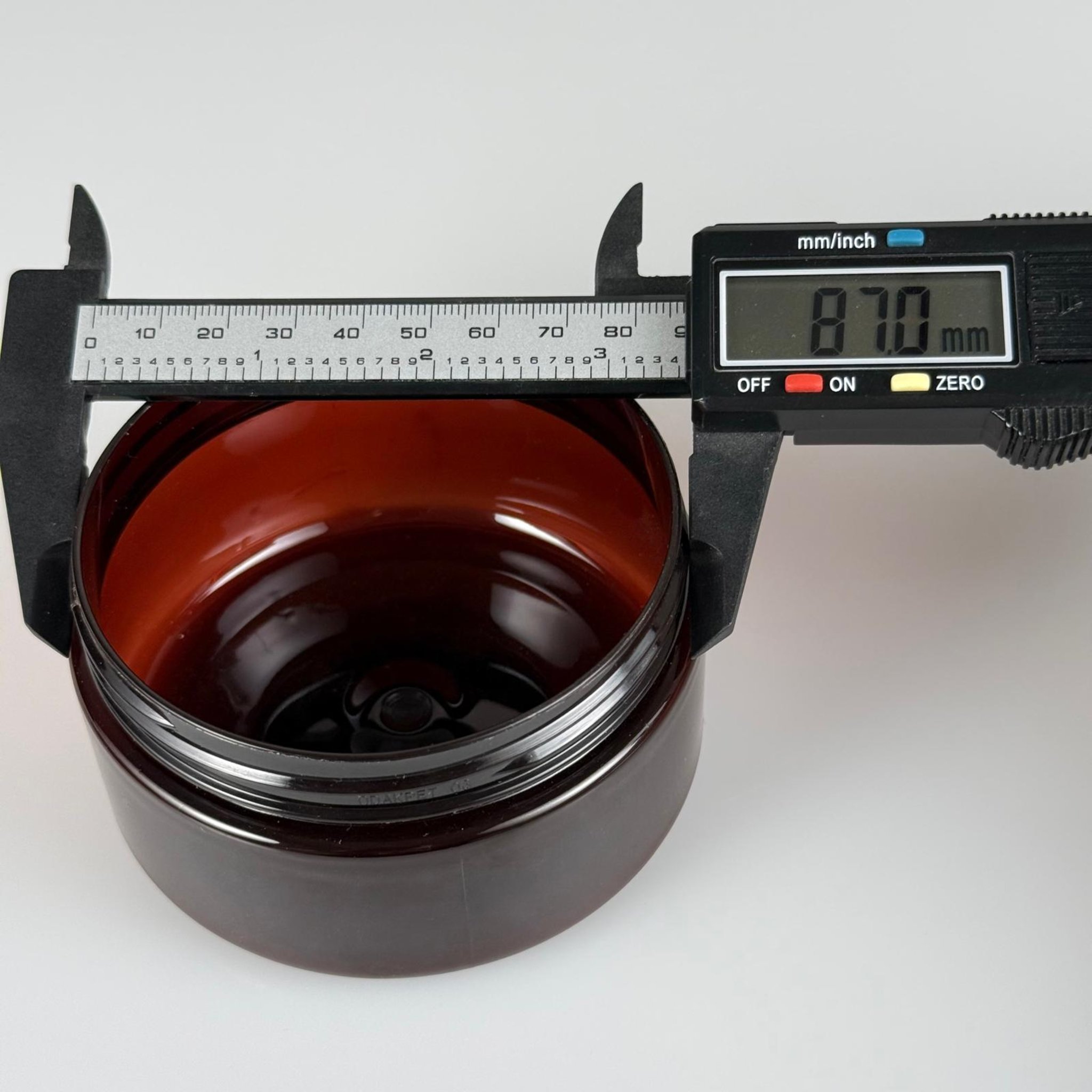 200 CC SERT PLASTİK AMBER KAVANOZ (89 AĞIZ) KAPAKSIZ - 200 ML KAHVERENGİ KAVANOZ