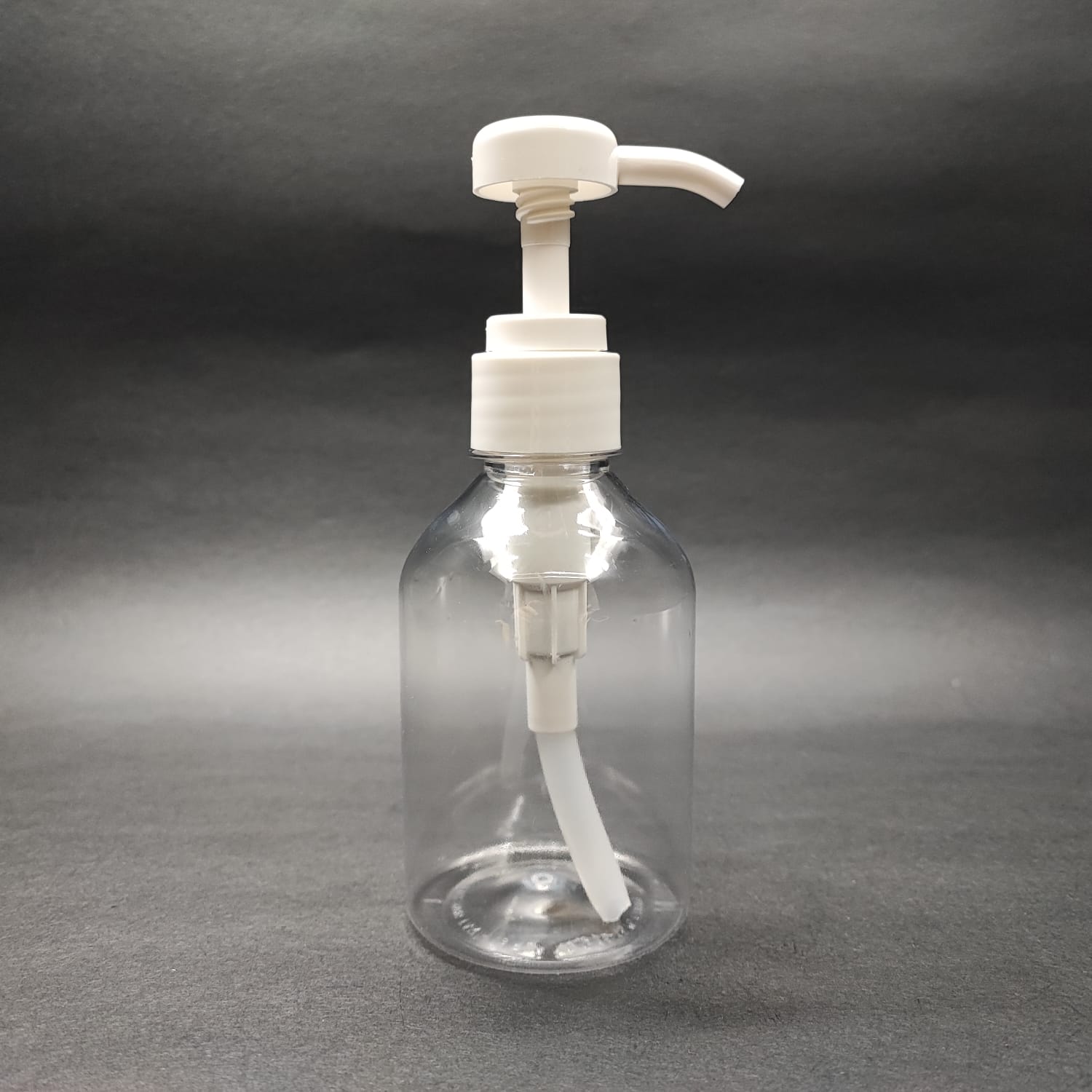 250 CC OVAL PET ŞİŞE + BEYAZ DOZAJ POMPALI (HER BASMADA 4 CC SIVI ATAR)  - 250 ML POMPALI ŞİŞE - ŞURUP, ŞAMPUAN, KREM GİBİ YOĞUN KIVAMLI SIVILARDA KULLANILIR