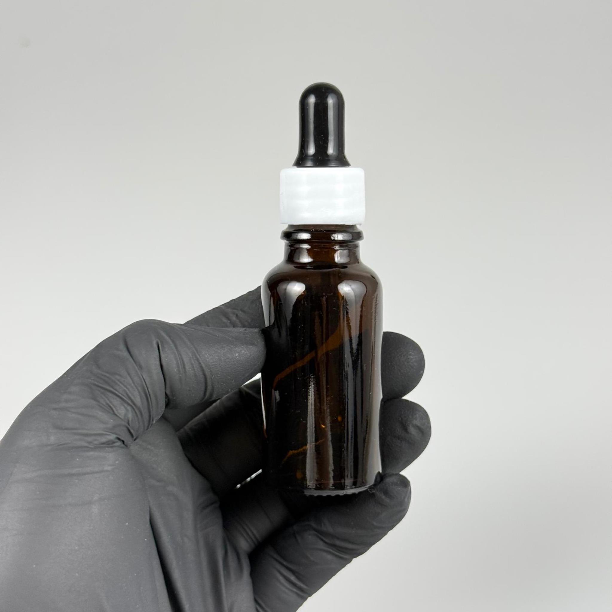 20 CC AMBER CAM DAMLALIKLI ŞİŞE - SİYAH EMZİK + BEYAZ DÜZ KAPAK + CAM PİPET TAKIM - 20 ML KAHVERENGİ DAMLALIKLI ŞİŞE SETİ